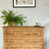 Commode rustique à trois tiroirs