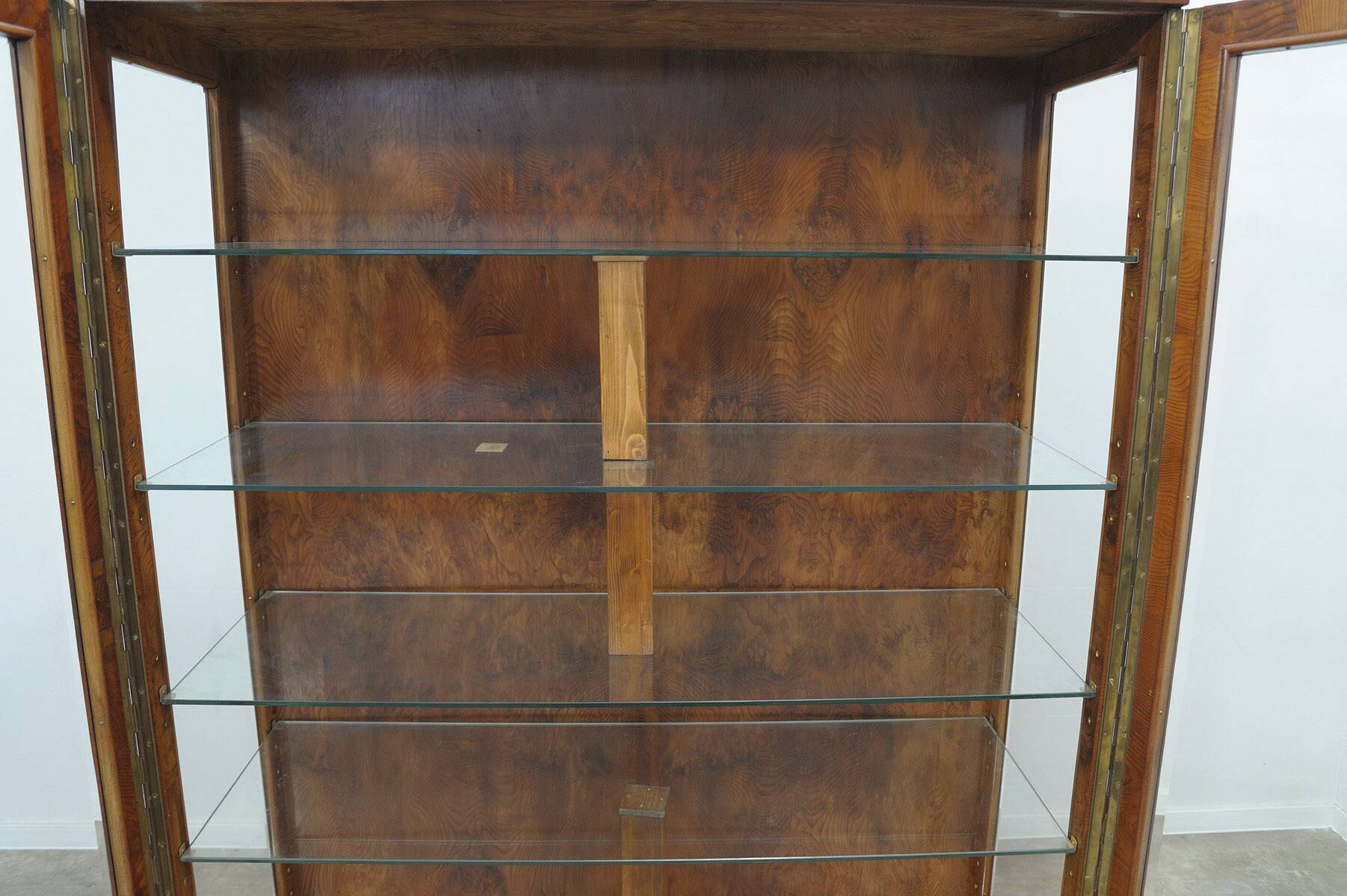 Vitrine fonctionnaliste art deco, années 1930, tchécoslovaquie