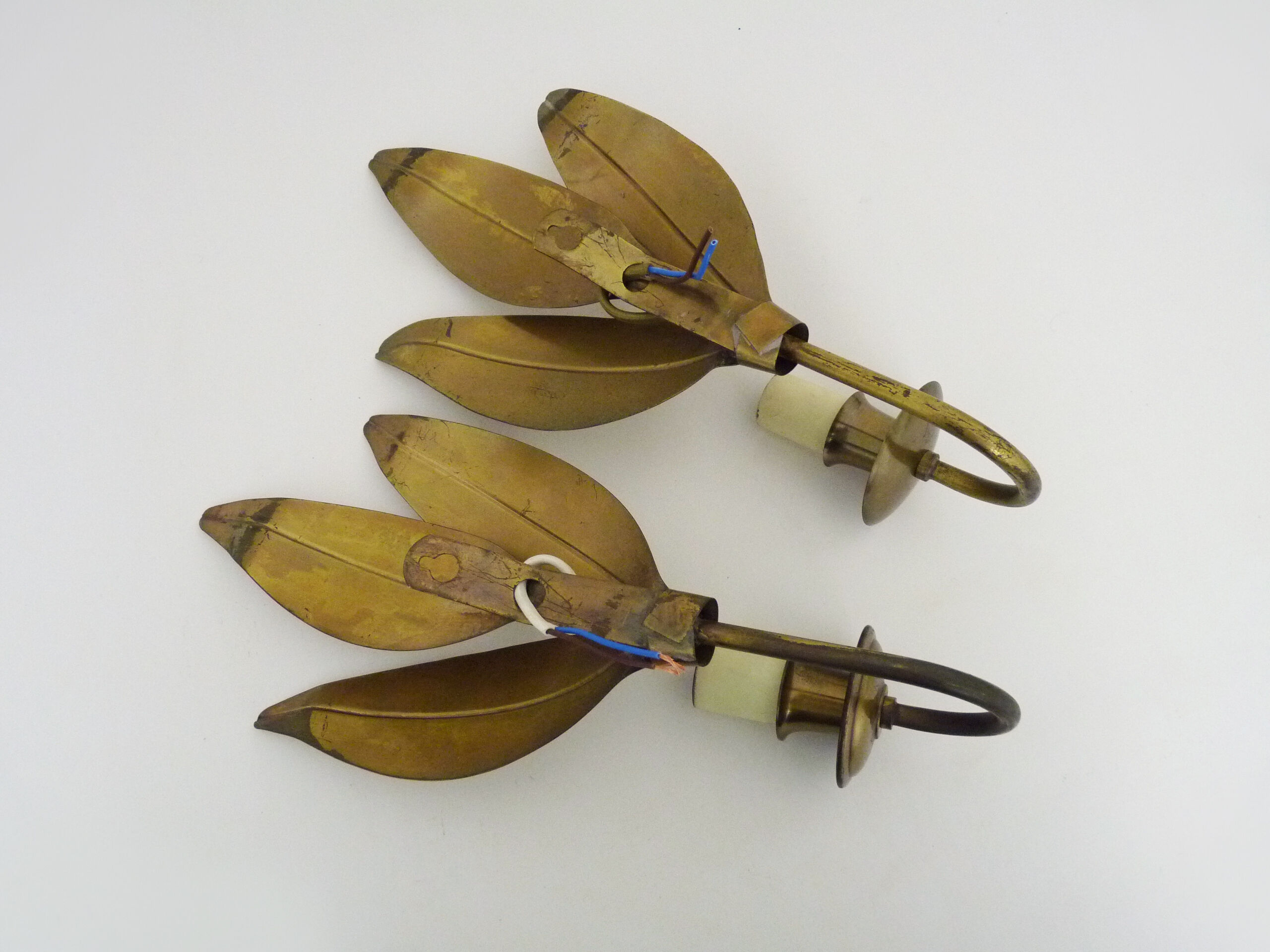 Paire d' appliques murales vintage italienne feuillage stylisé en laiton, Italie, années 50