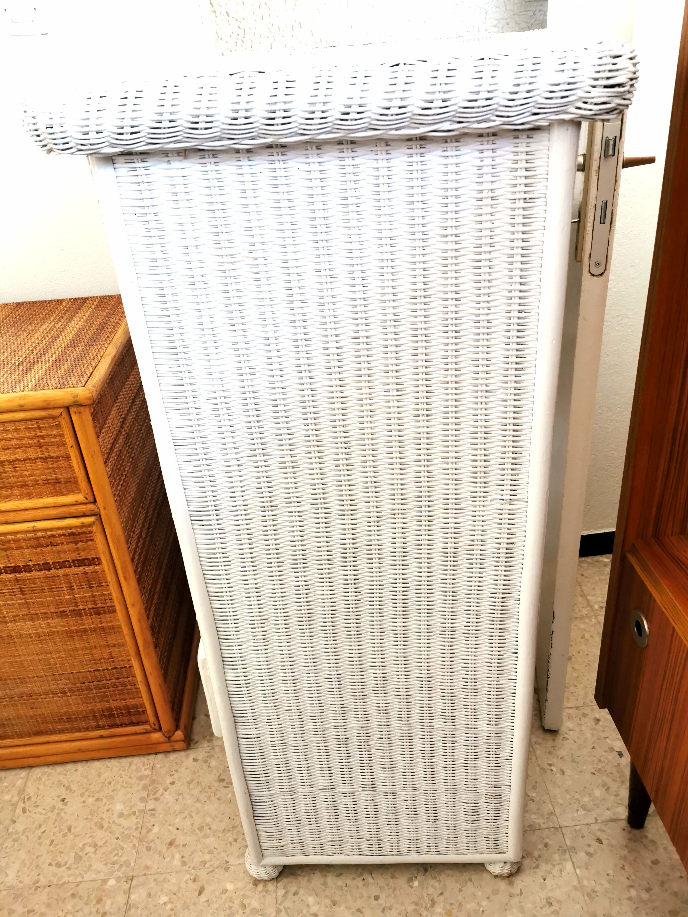 Chest of drawers in rattan