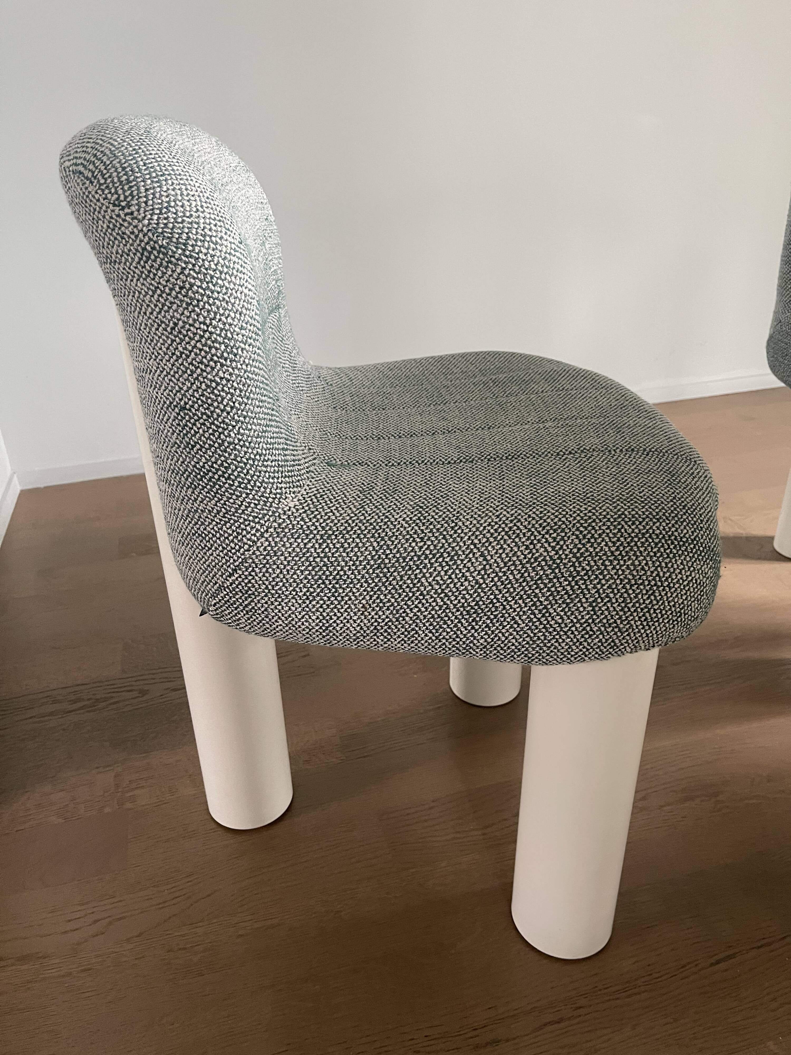 Botolo table chairs by Arflex