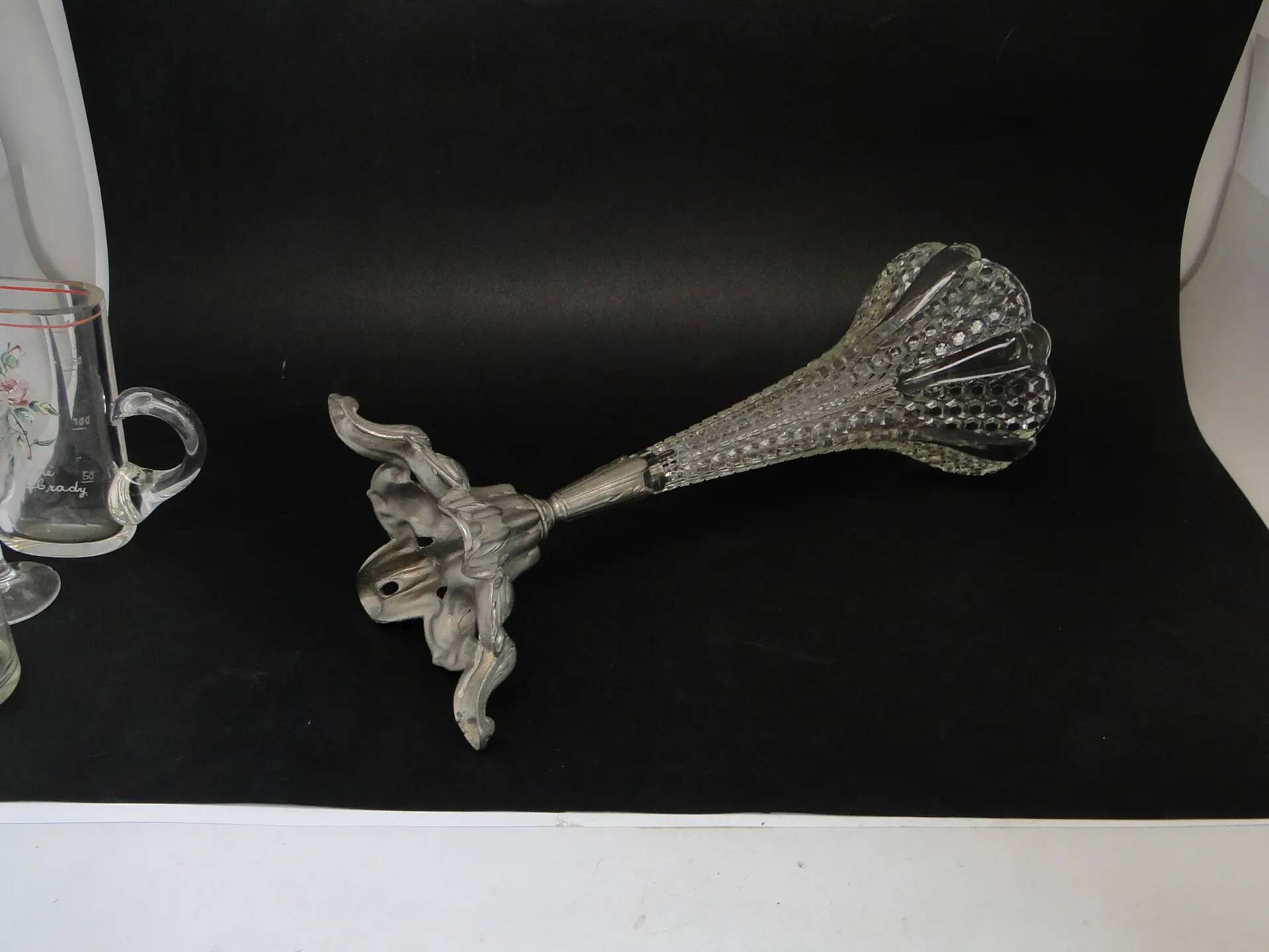 Vase Art Nouveau, verre pressé et étain, France, début du 20e siècle
