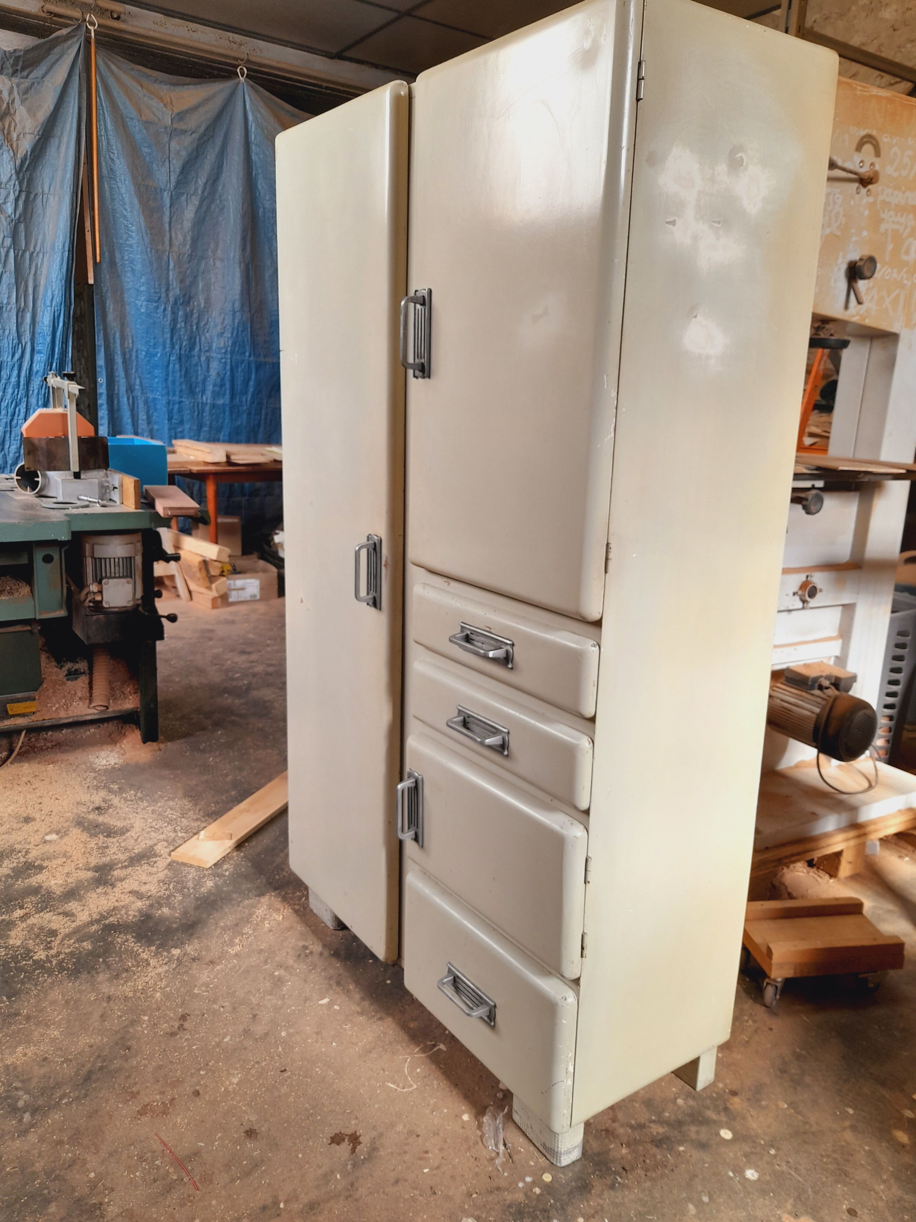 Sideboard/Kitchen cabinet mado