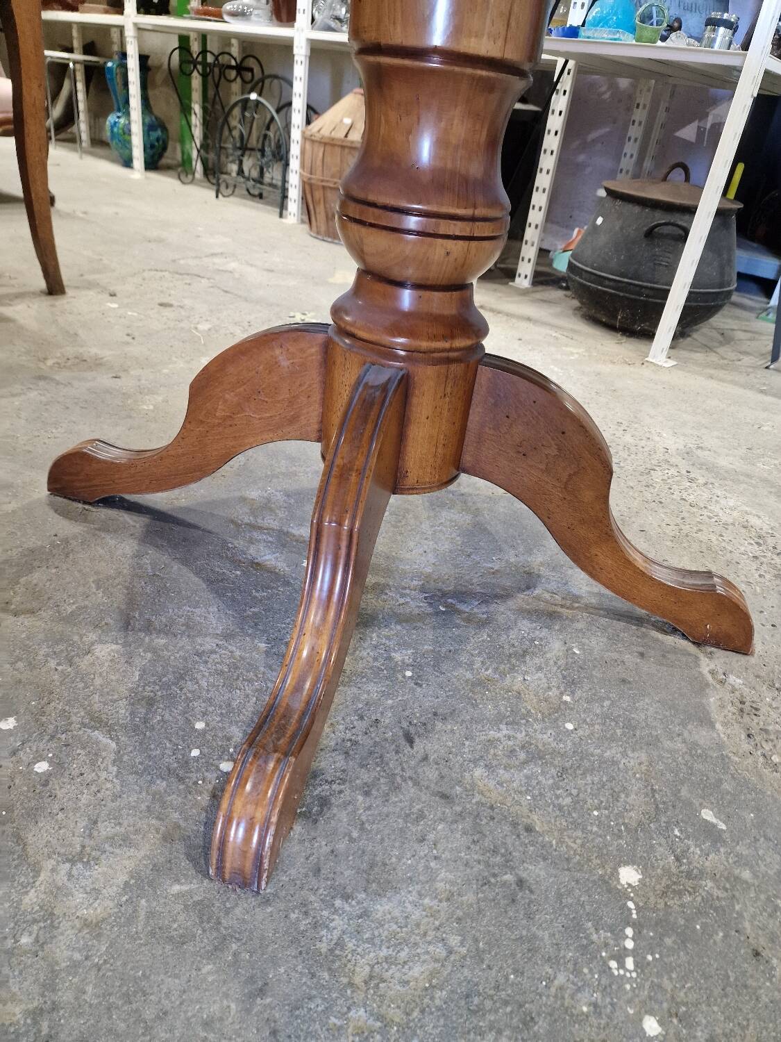 Extendable Round Table in Solid Oak – Classic Style &