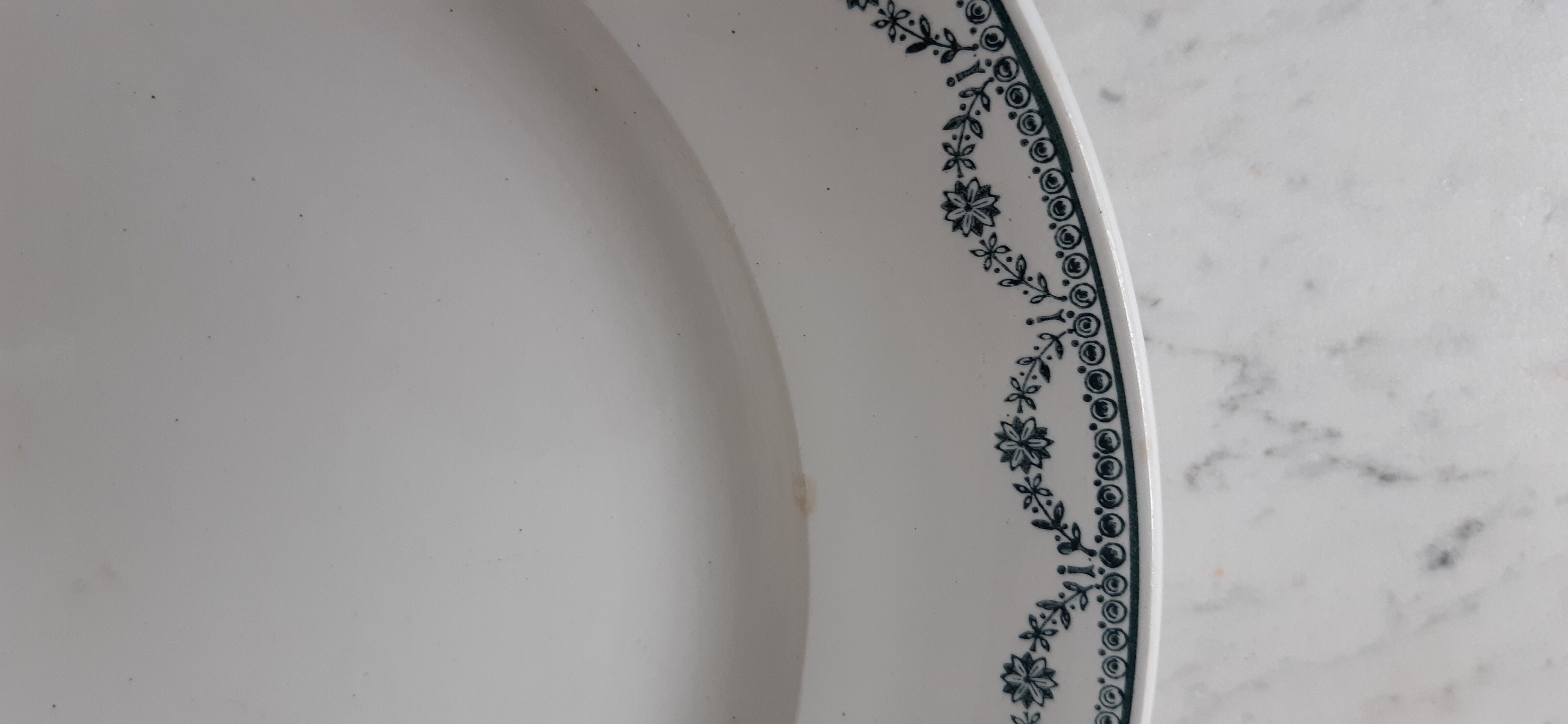 Round dish Saint amand, early XXth