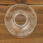 Vase tulipe en cristal de BACCARAT  à décor gravé d'arabesques - Signé