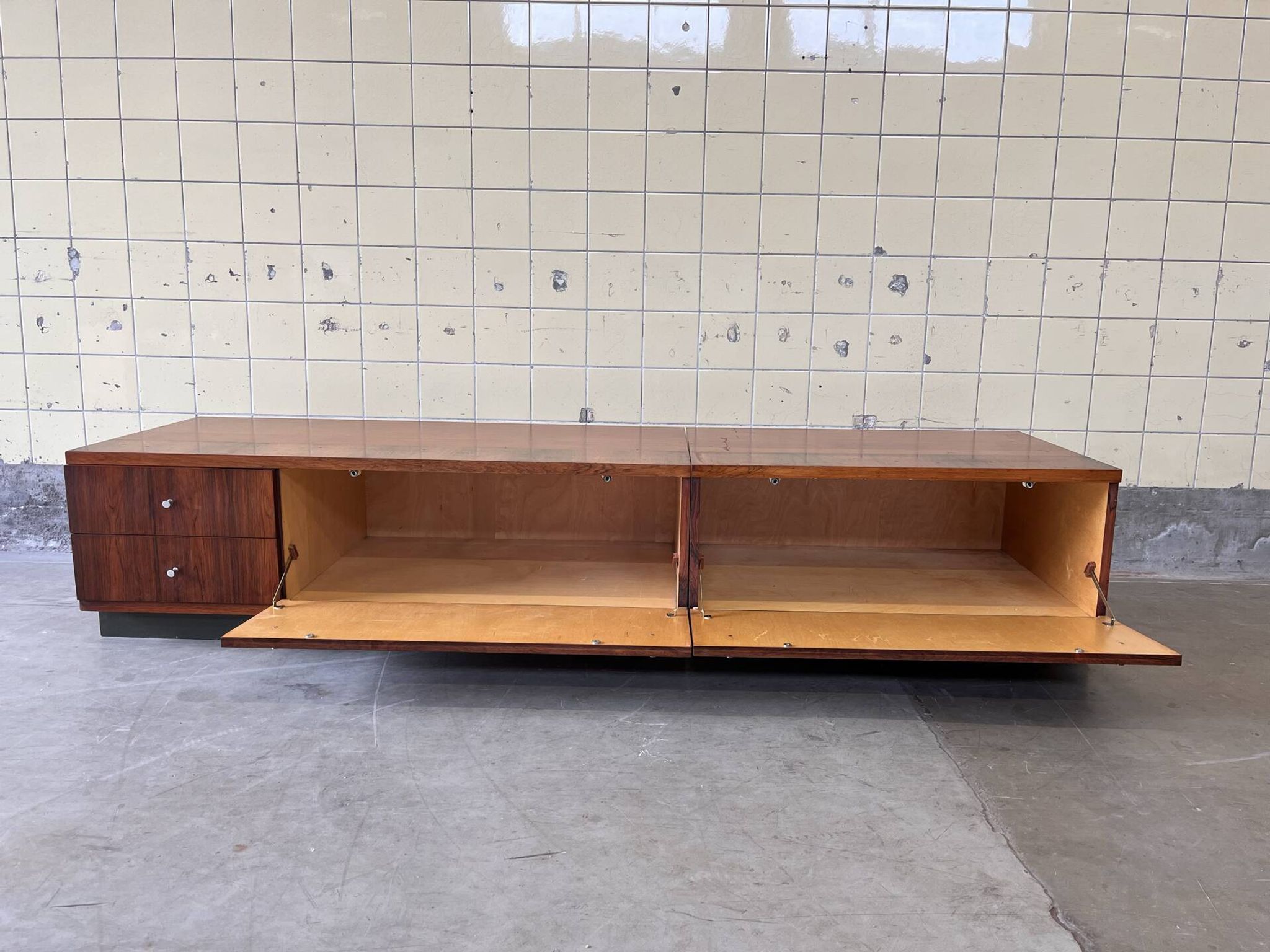 Meuble bas en palissandre vintage