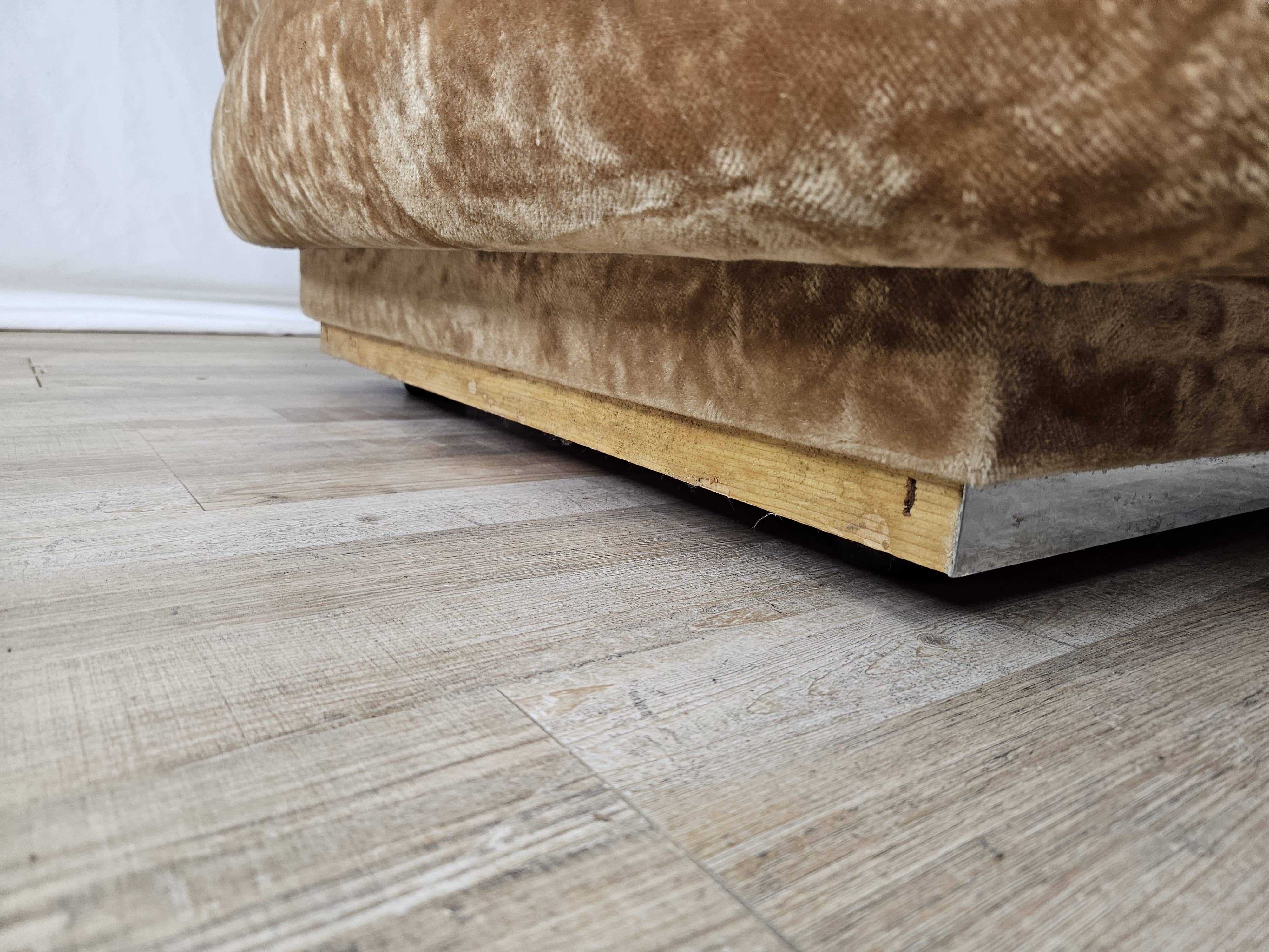 Fauteuil années 70 en tissu et acier