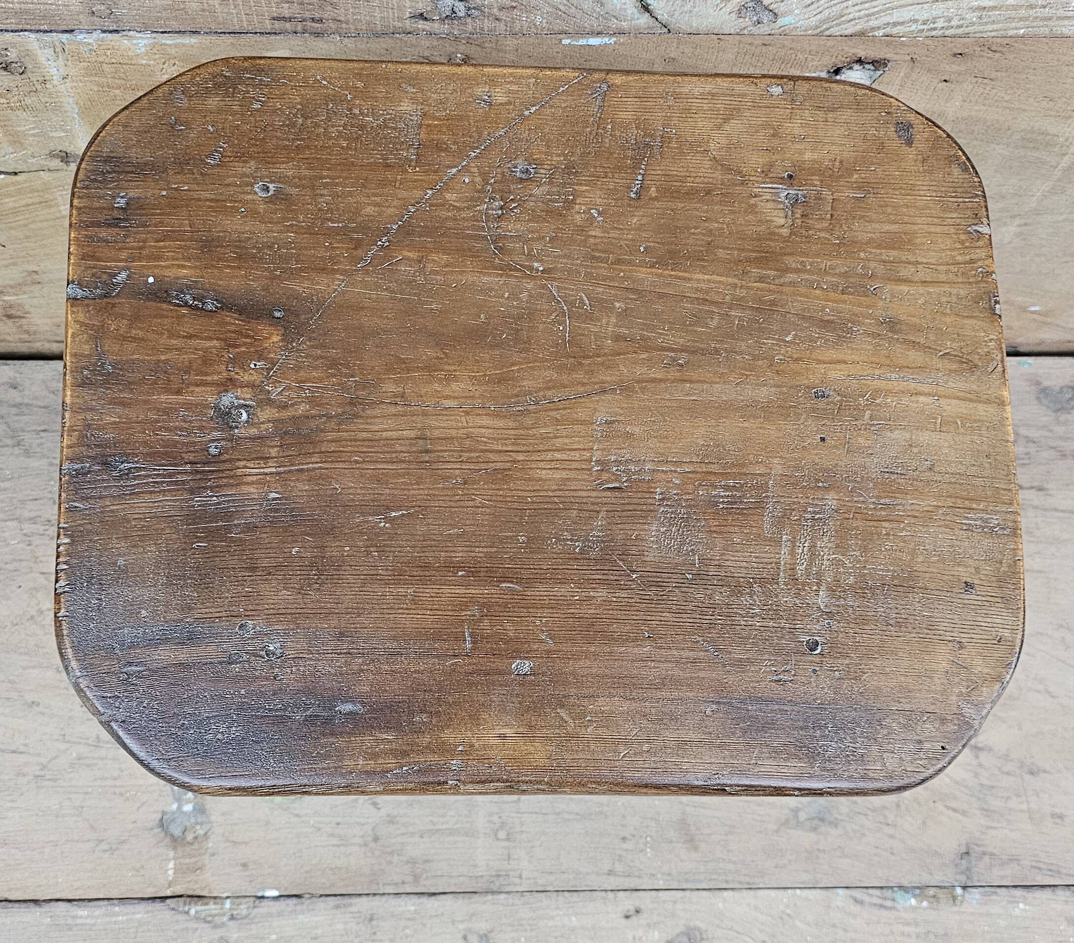 Ancien tabouret -sellette en teck birman