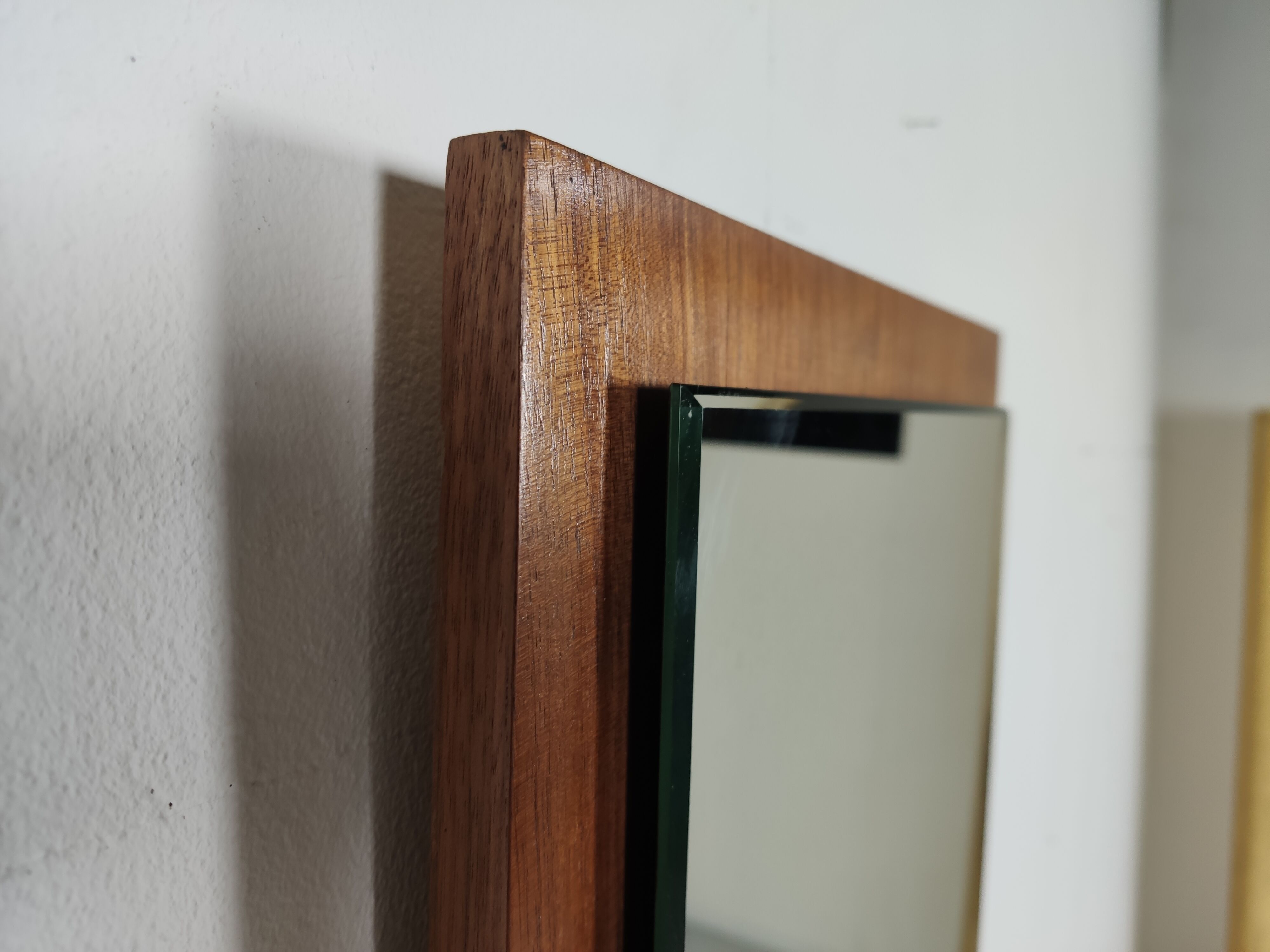 Scandinavian bevelled mirror in 60s teak 37x77cm