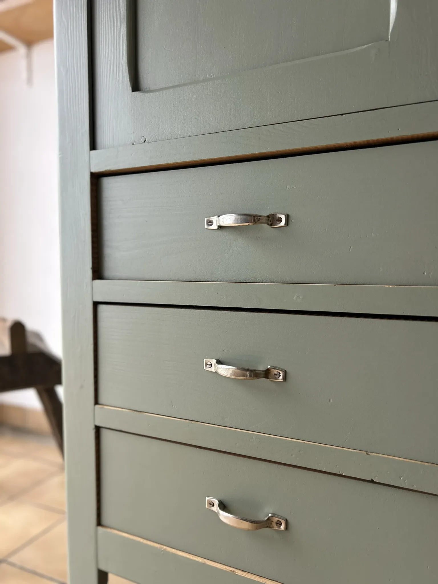 Armoire parisienne 
