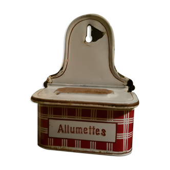 Enamelled sheet metal matchbox