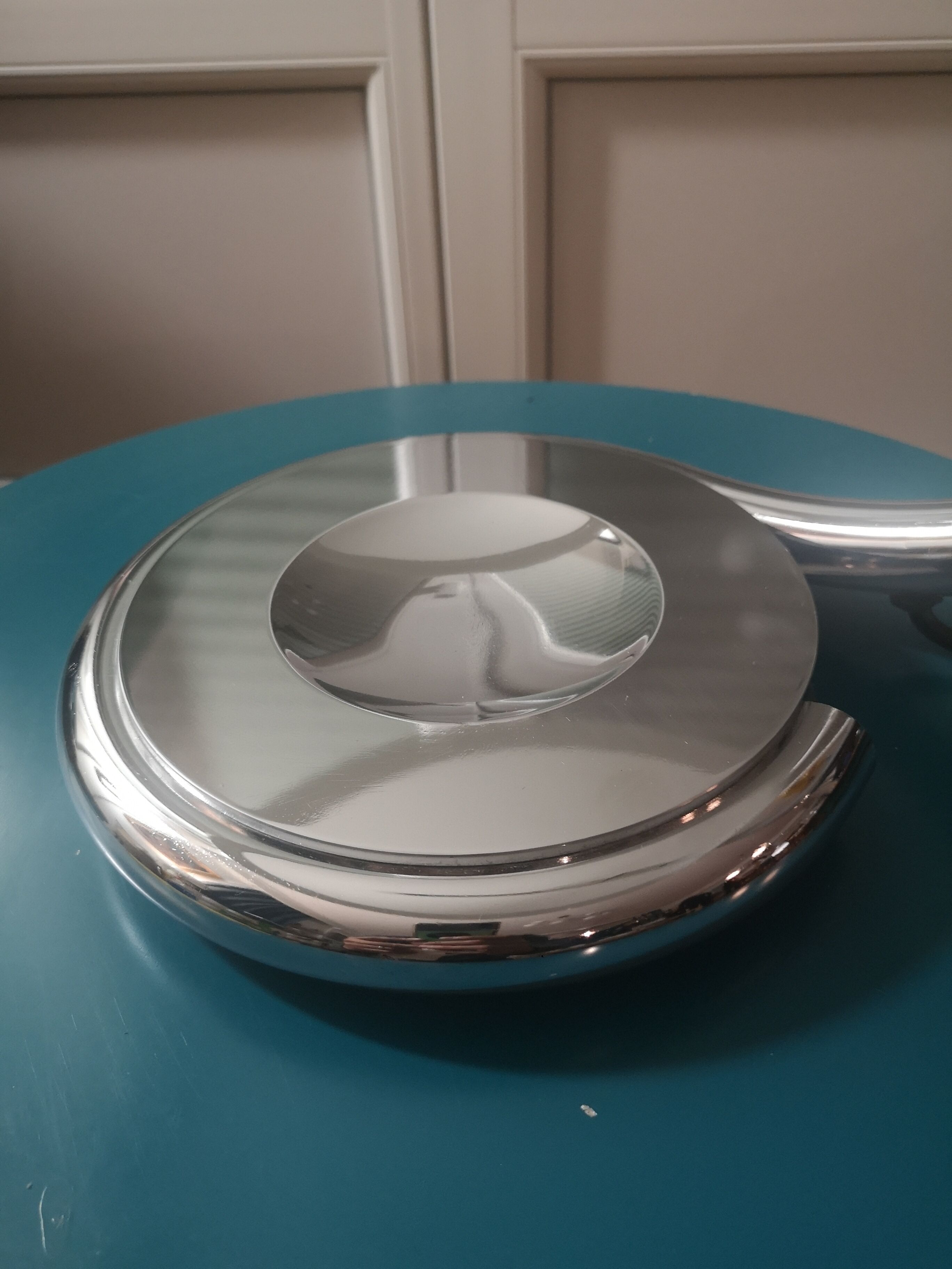 Leo Martinelli's meandering lamp