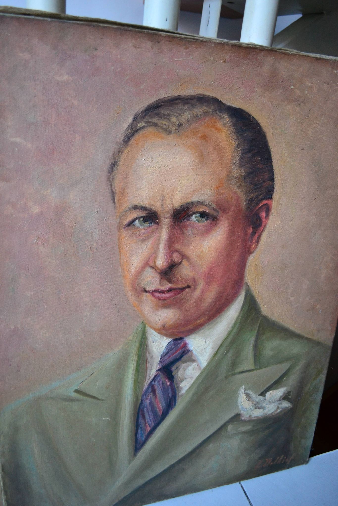 Lot of two oil portraits from the early 20th century by Laurent Delhief