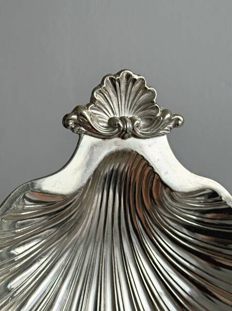 Metal shell catchall