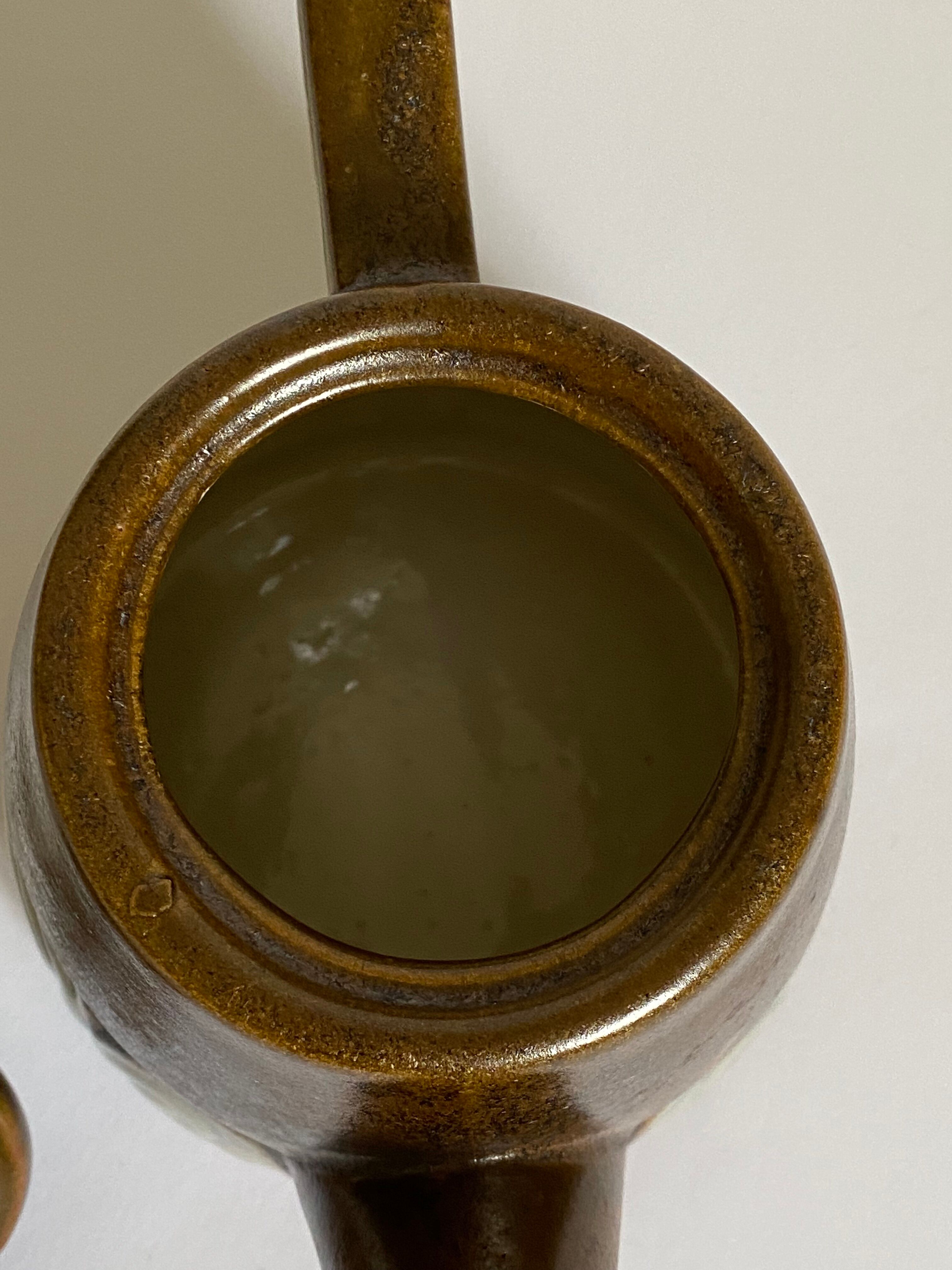 Theiere and milk jar thereof