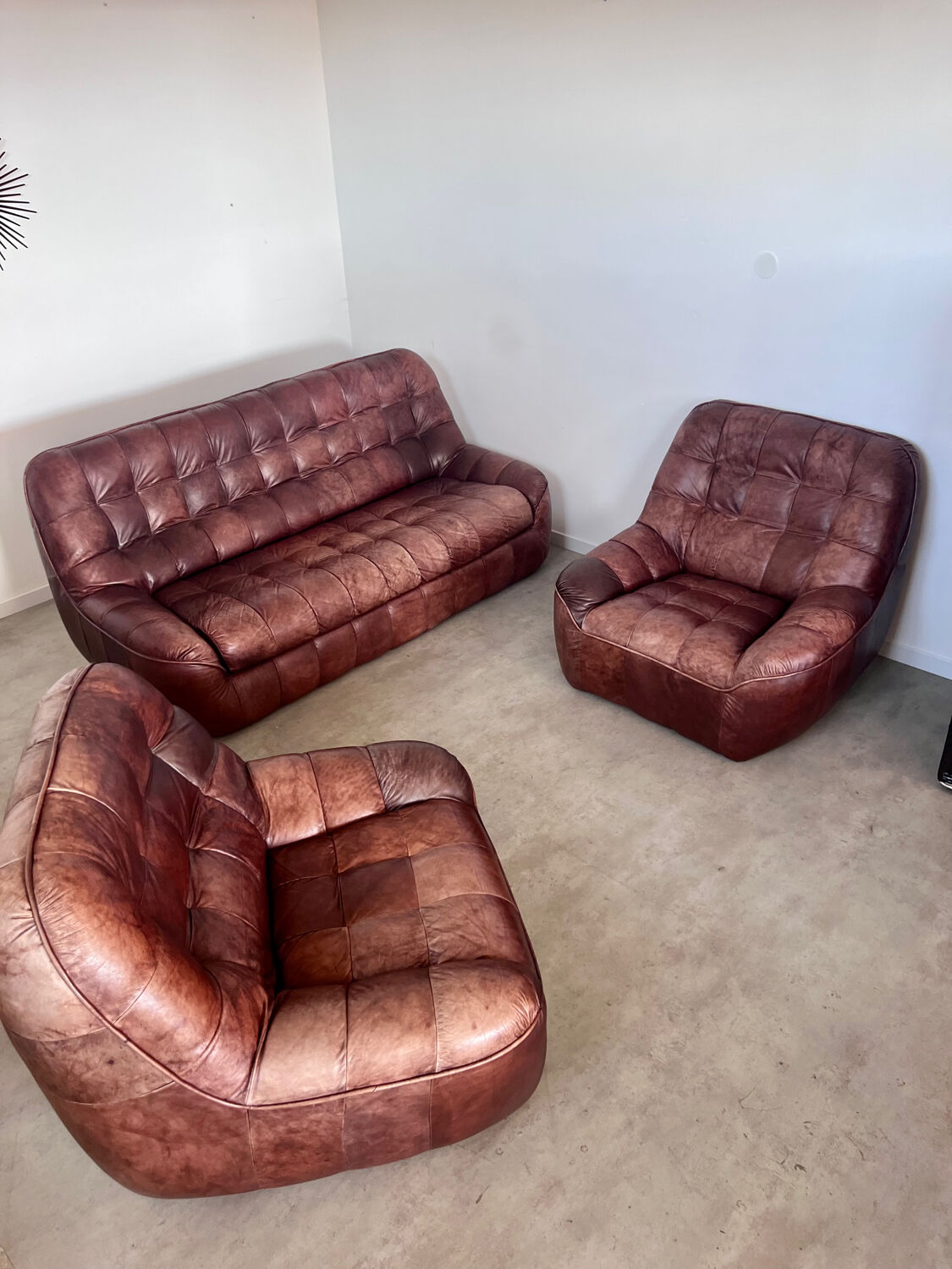 Ensemble canapé et 2 fauteuils vintage en cuir camel patchwork design années 70