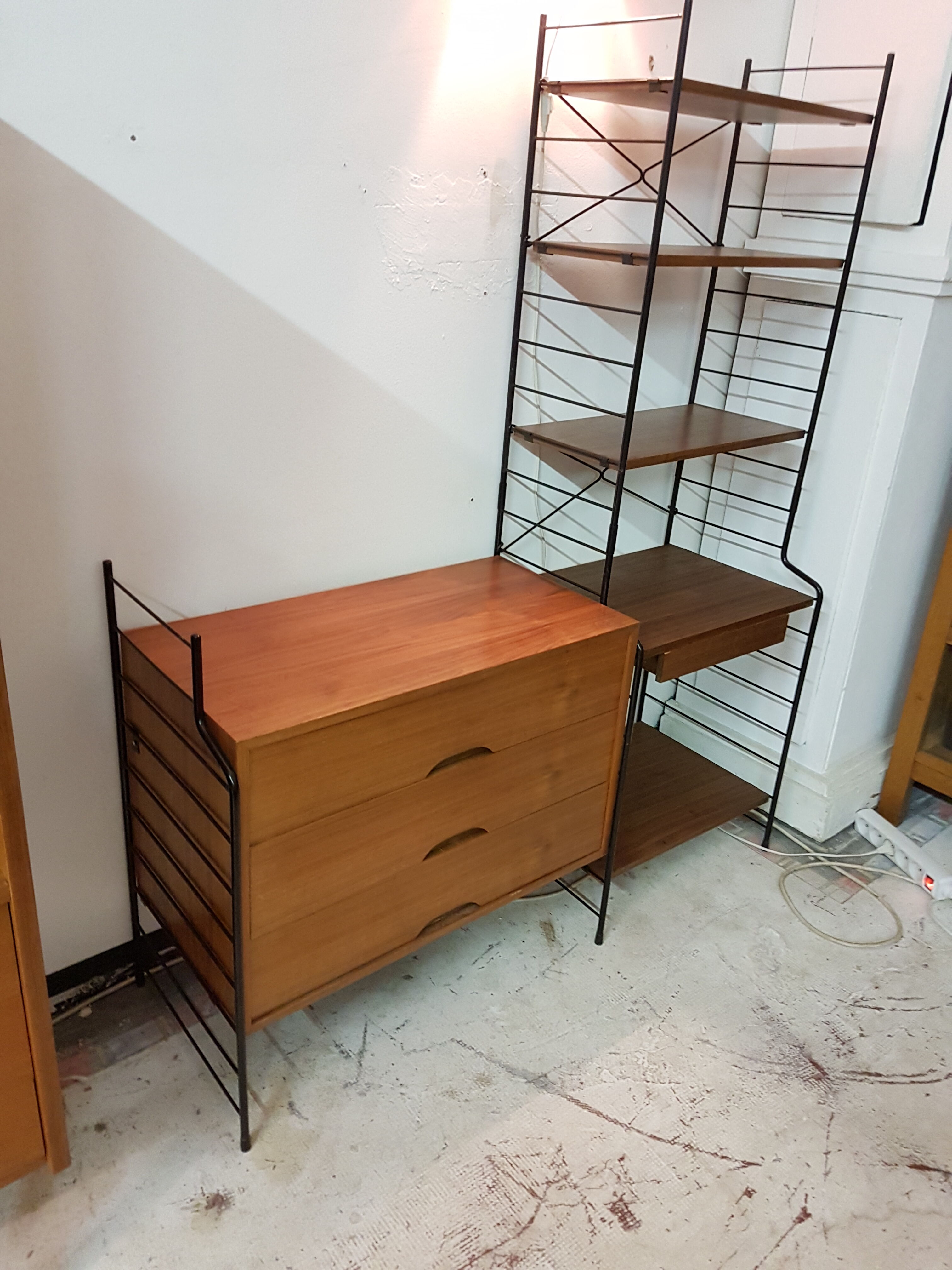 Adjustable shelves WHB string of the 1960s