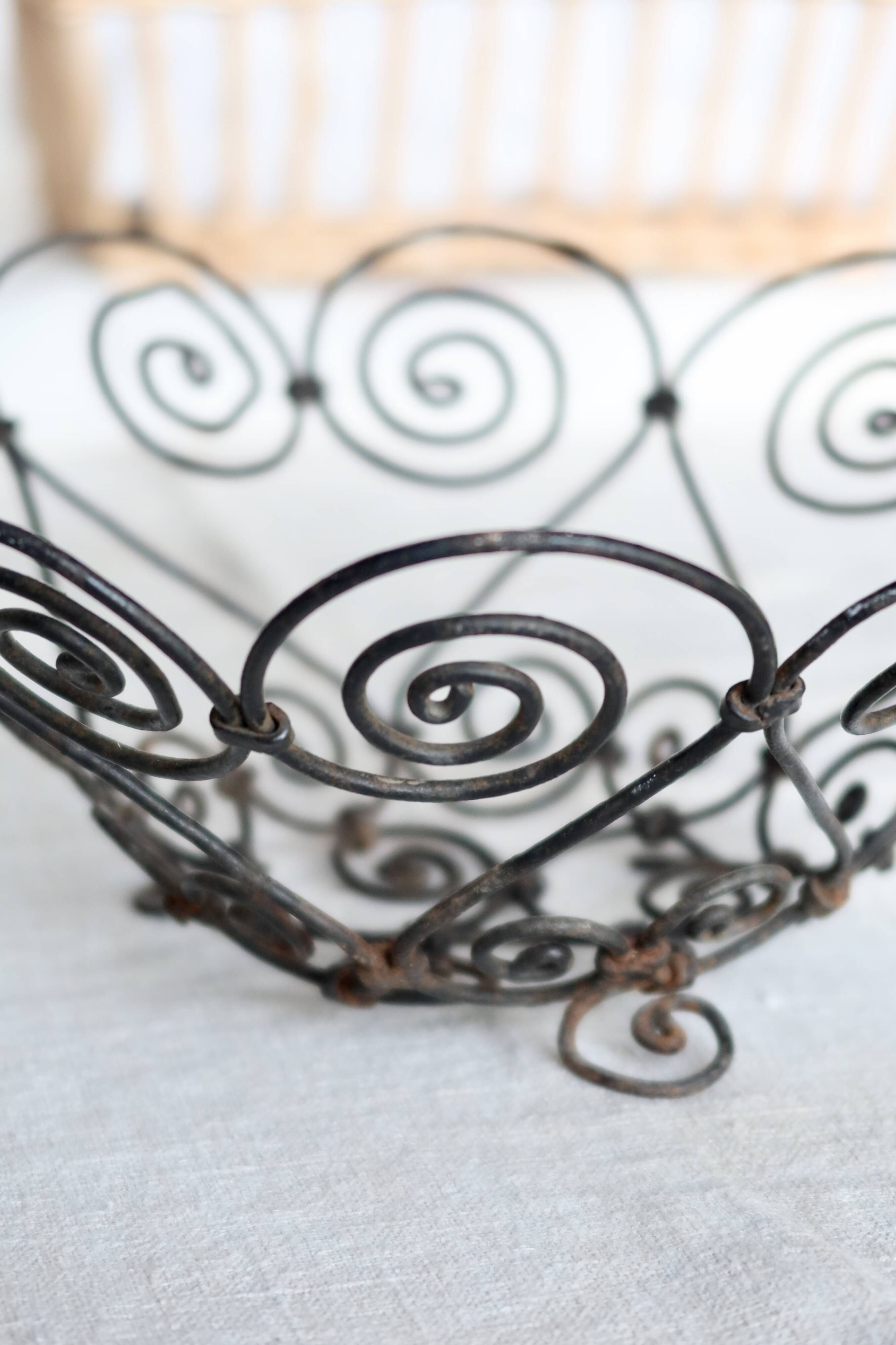 Vintage black metal basket with swirls – Decorative wire salad bowl