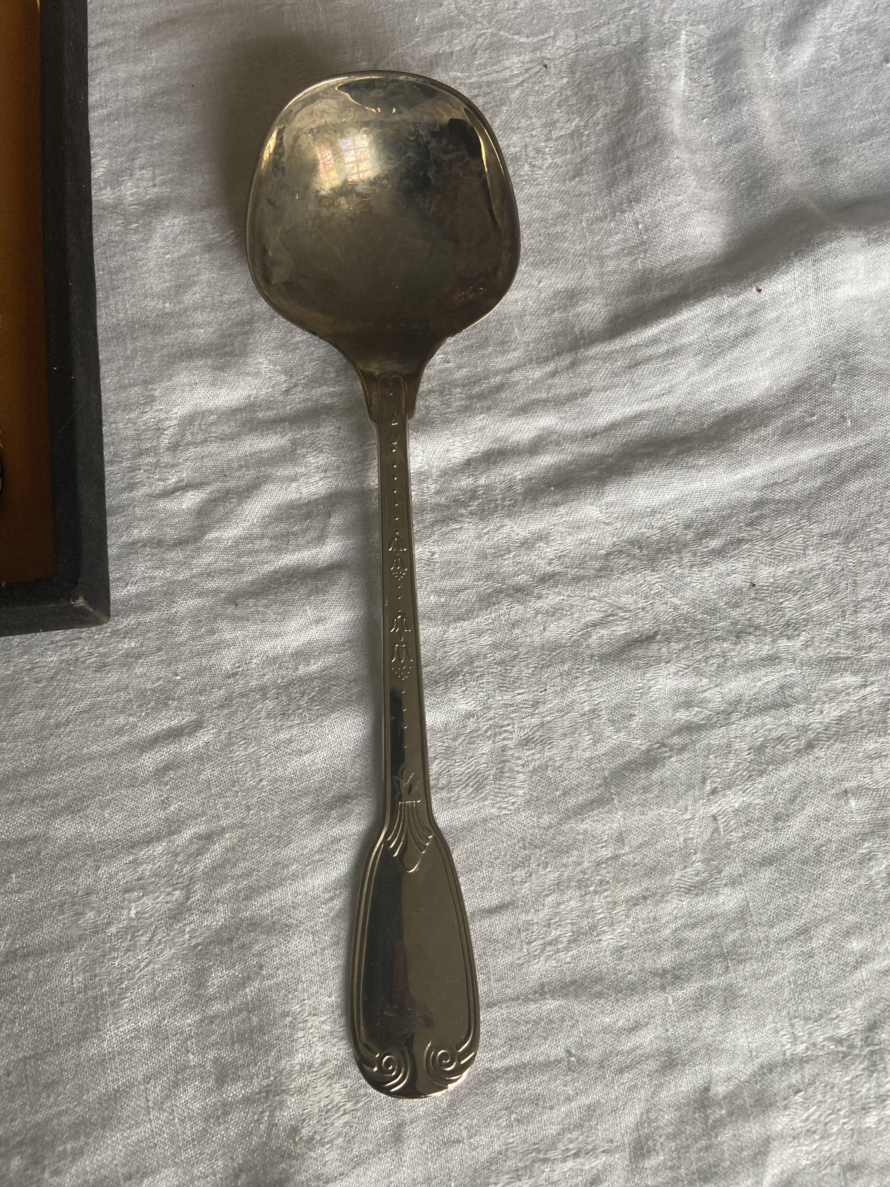 Stainless steel cutlery set