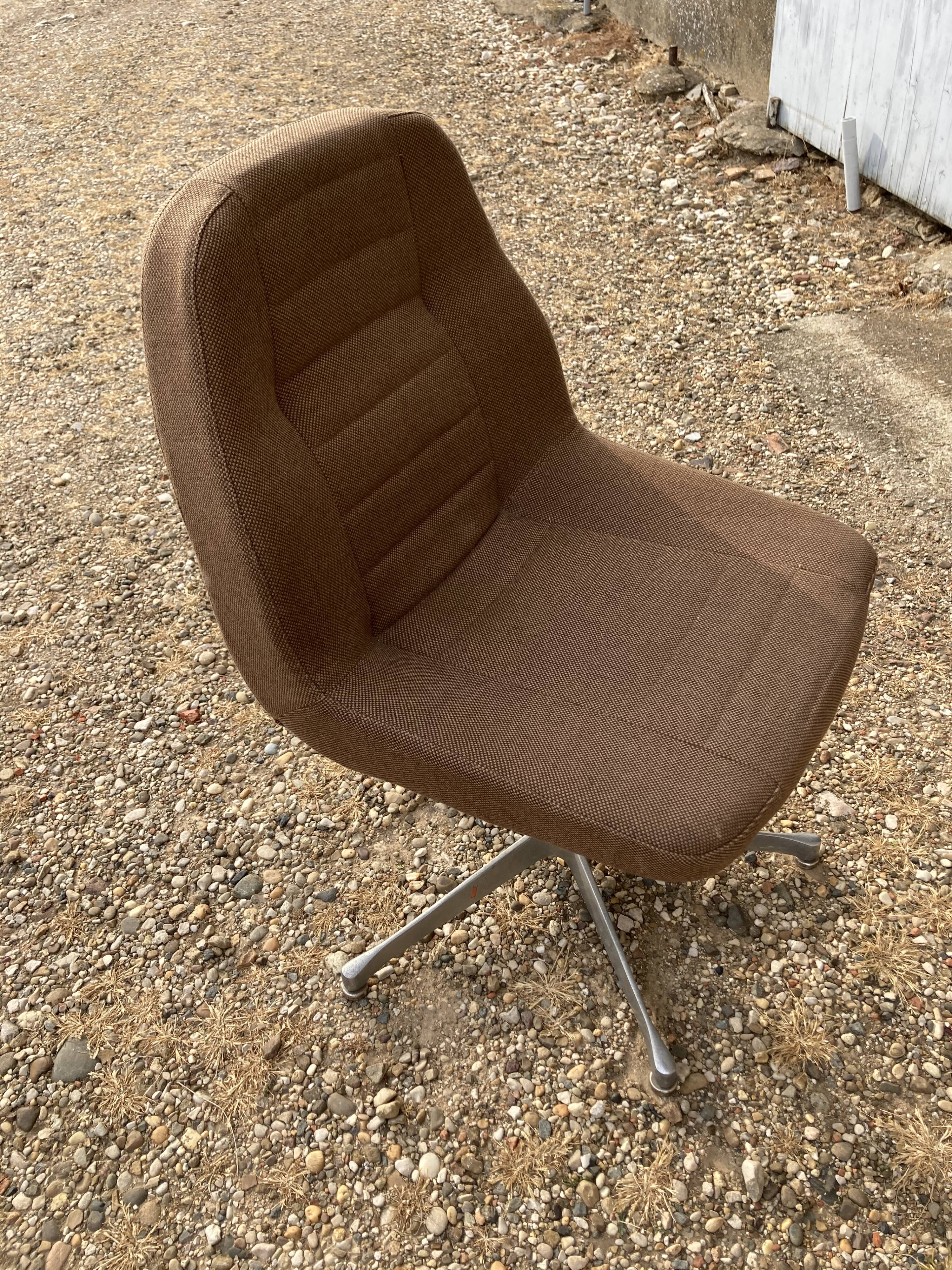 Vintage chair swivelling