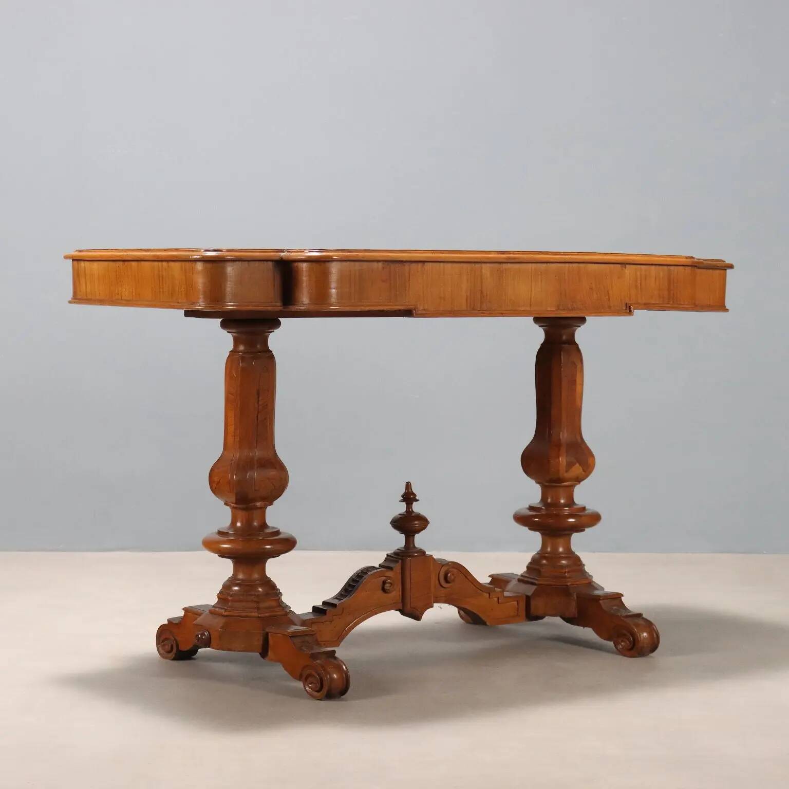 Small antique Umbertino table in walnut, Italy, 19th century.