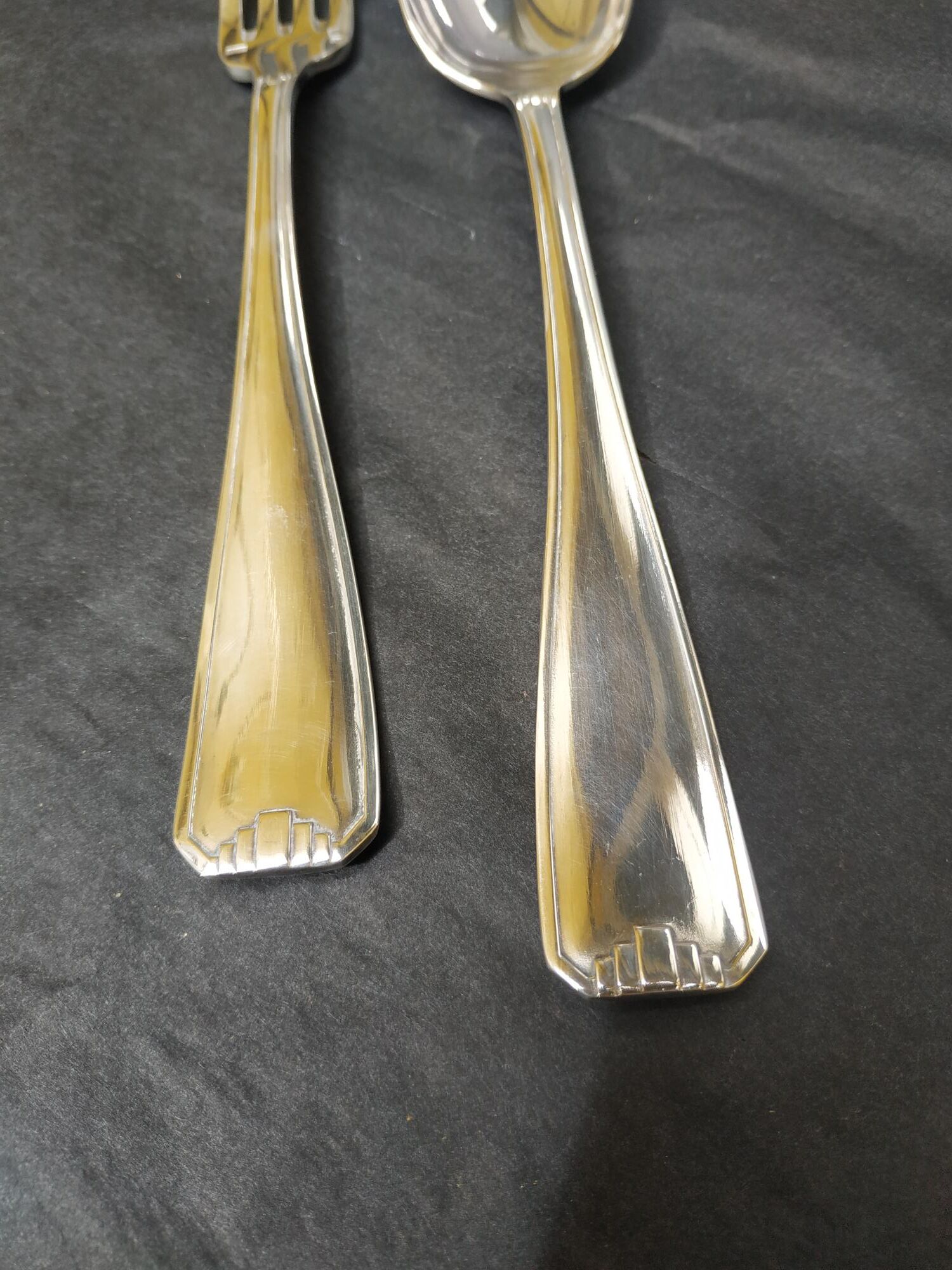 Individual covered box in silver metal