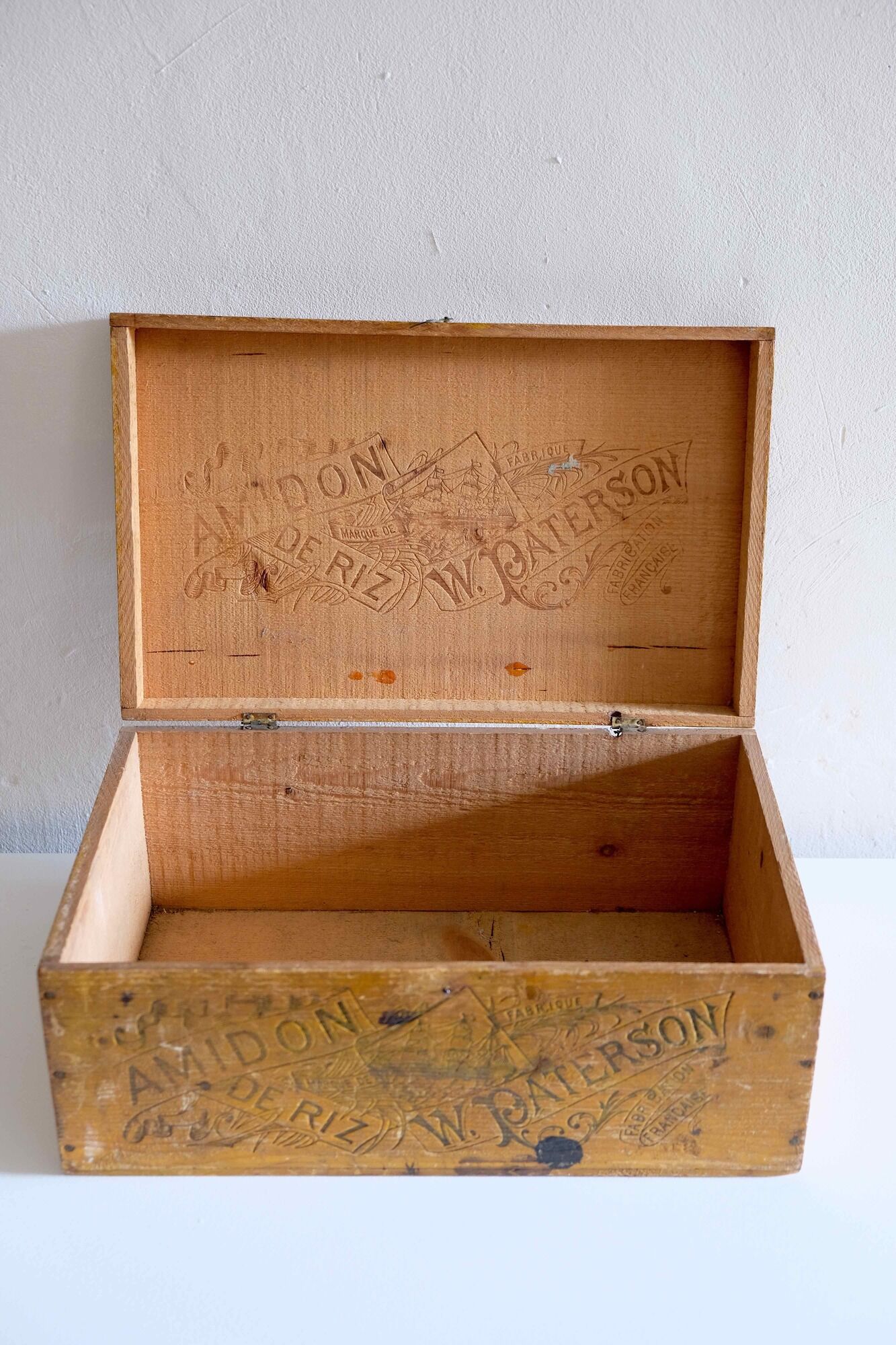 Ancient rice starch wooden case trunk W. Paterson, france