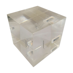 Lampe cube en plexi Plugg design