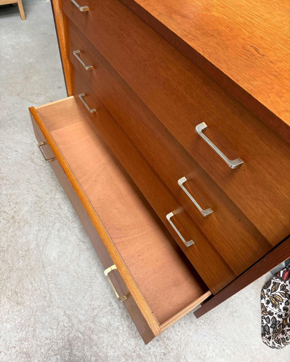 Vintage oak chest of drawers
