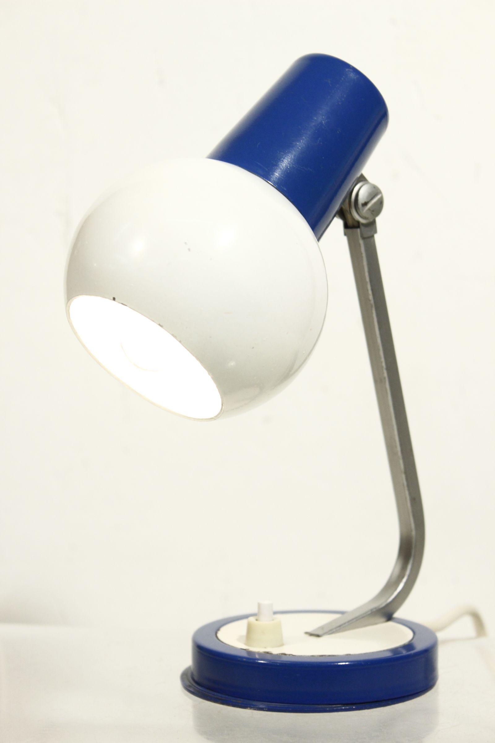 Lampe de bureau vintage métal peint blanc & bleu design Allemagne 1960s