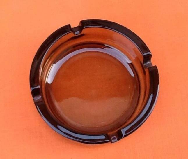 Années 1970  Cendrier verre fumé France