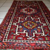 Tapis Antique Karajeh en Laine, Années 1920, Élégance et Tradition