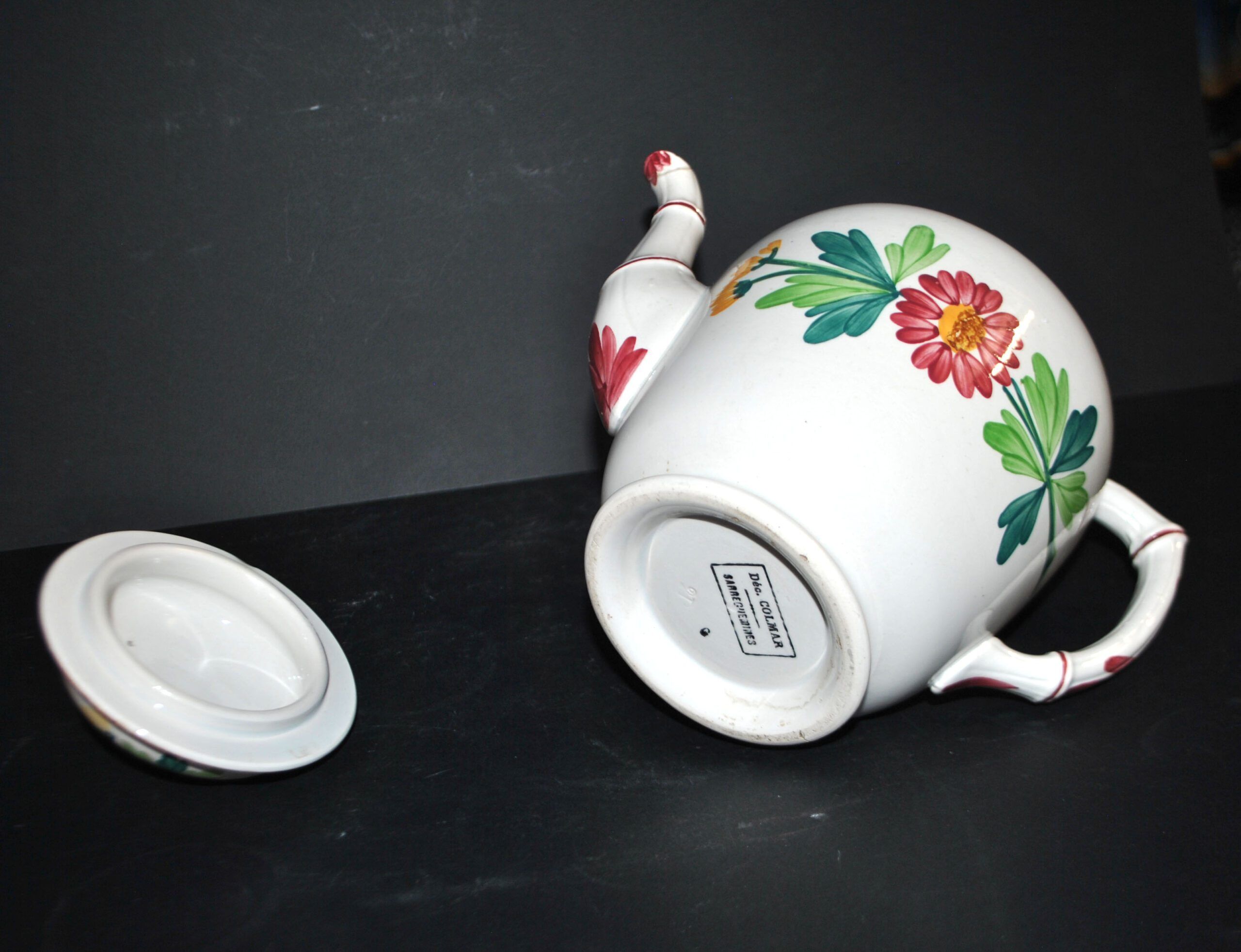 Sarreguemines coffee pot, Colmar polychrome decoration, bamboo shape, 1930.