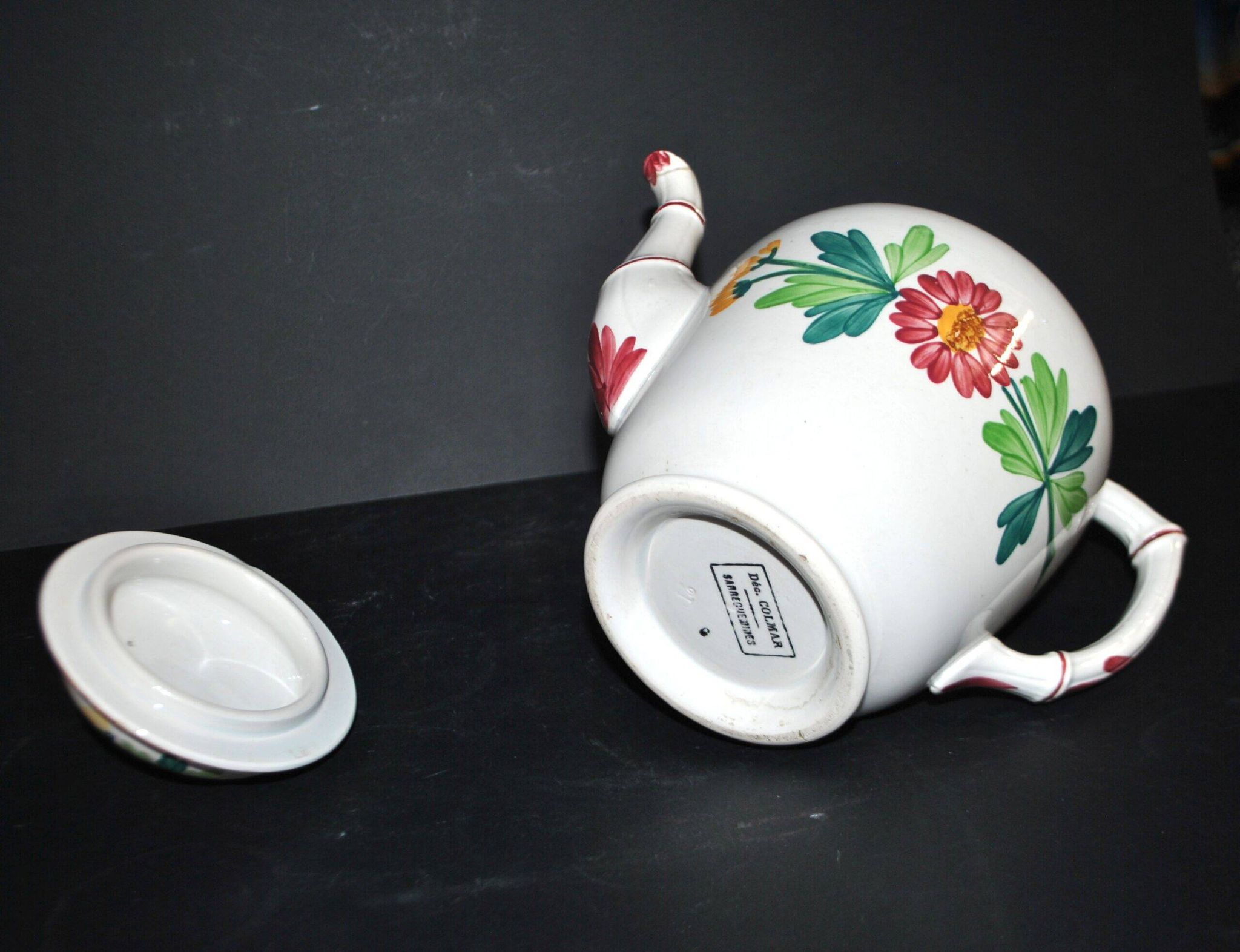 Cafetière Sarreguemines décor Colmar polychrome forme bambou 1930