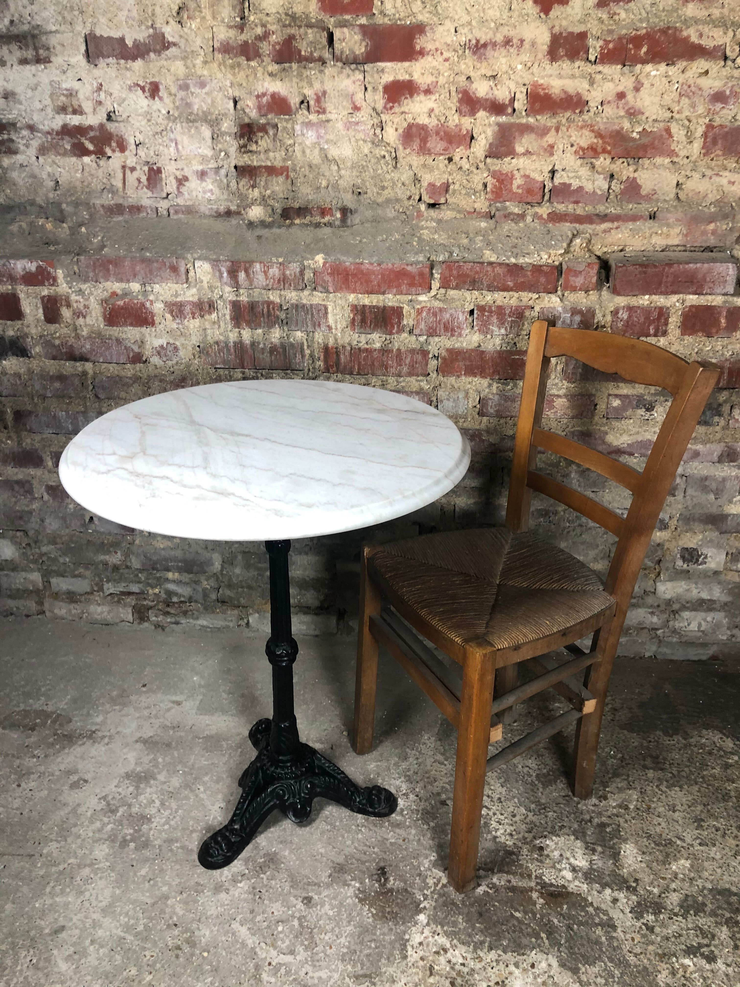 Parisian bistro table in cast iron with marble top