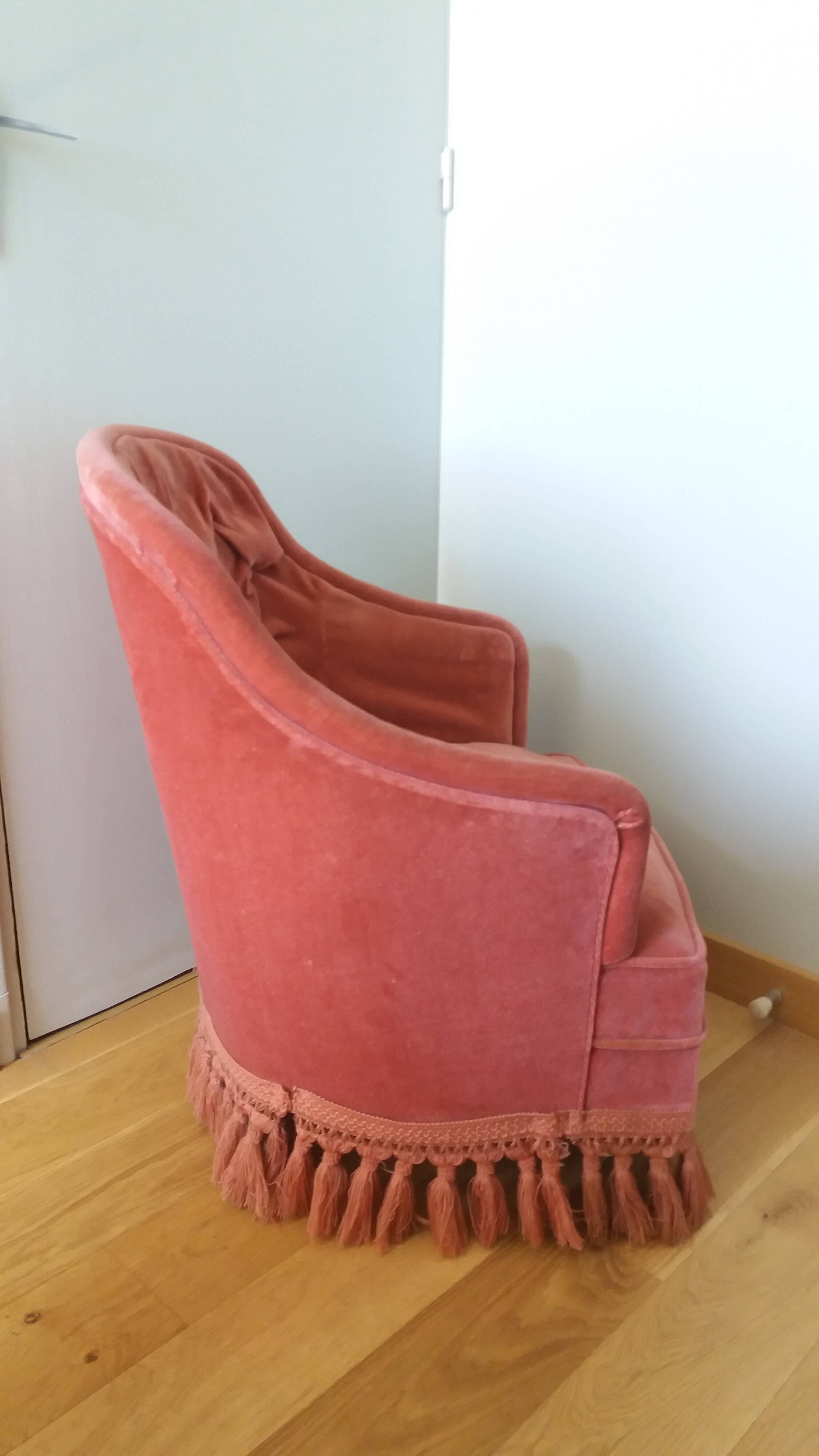 Fauteuil crapaud en velours rose
