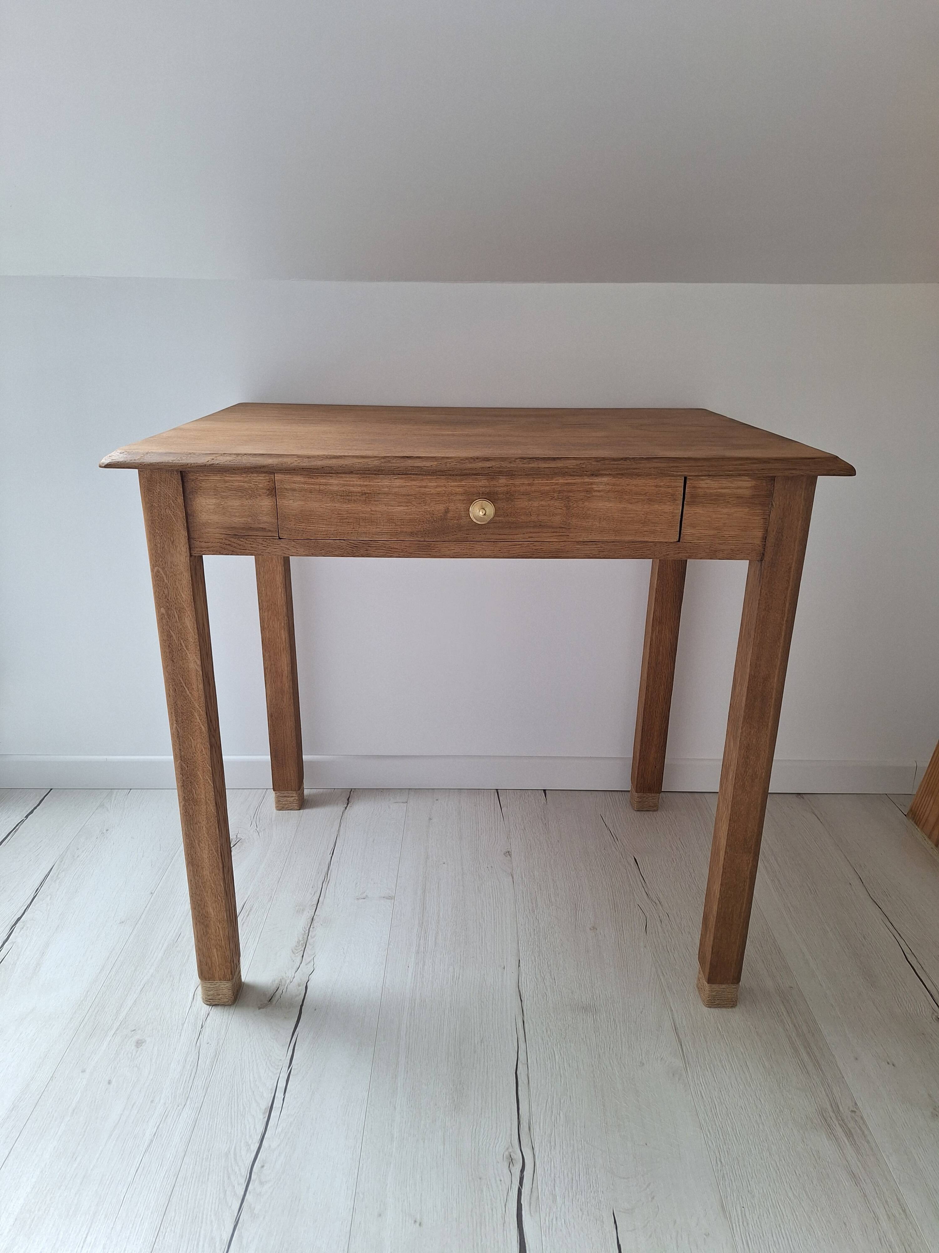 Country-style oak farmhouse desk/console/side table