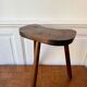 Tabouret tripode haut en bois massif