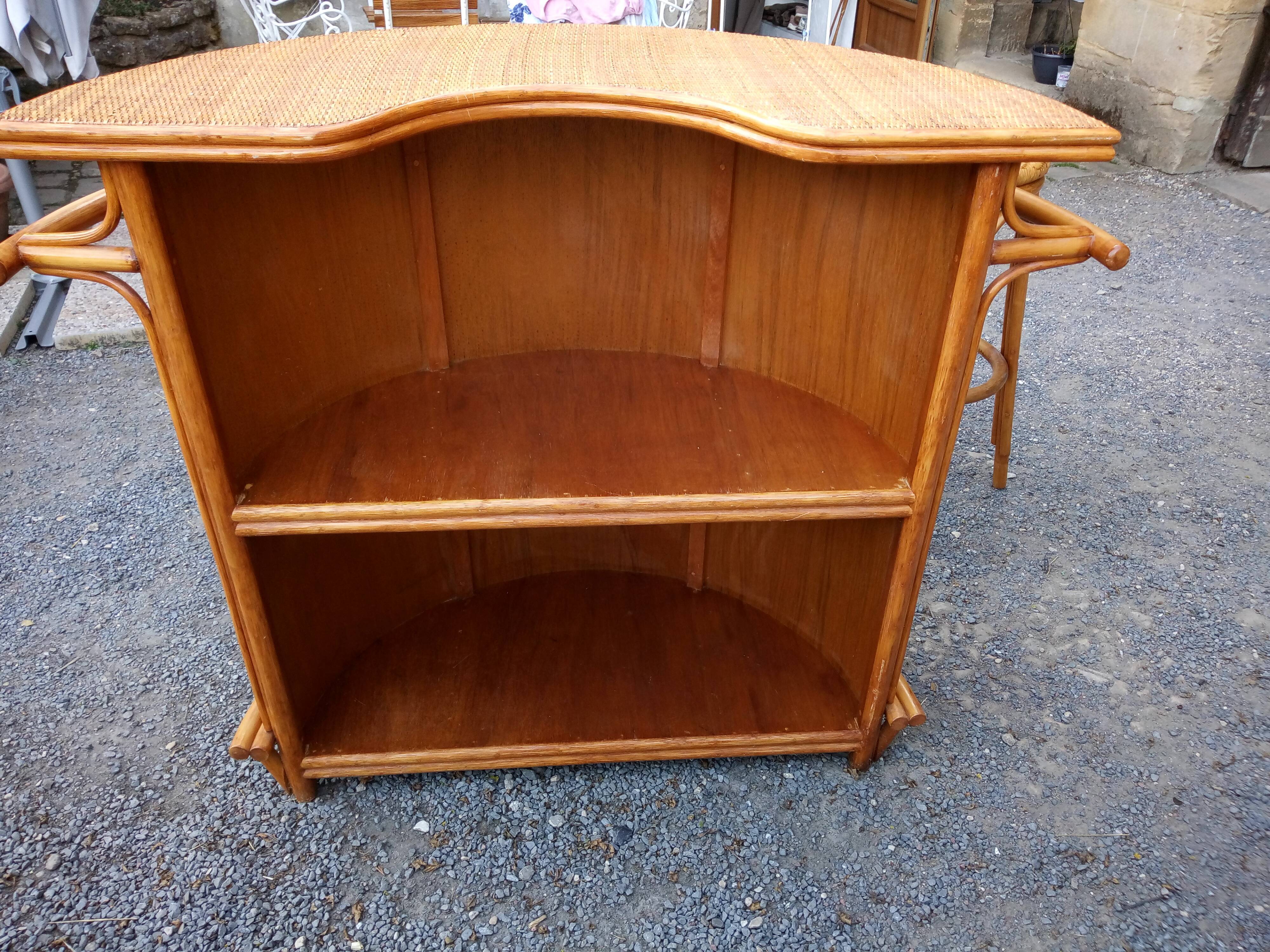 Bar set in bamboo and rattan with its two stools