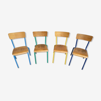 4 chaises d'école vintage de couleur