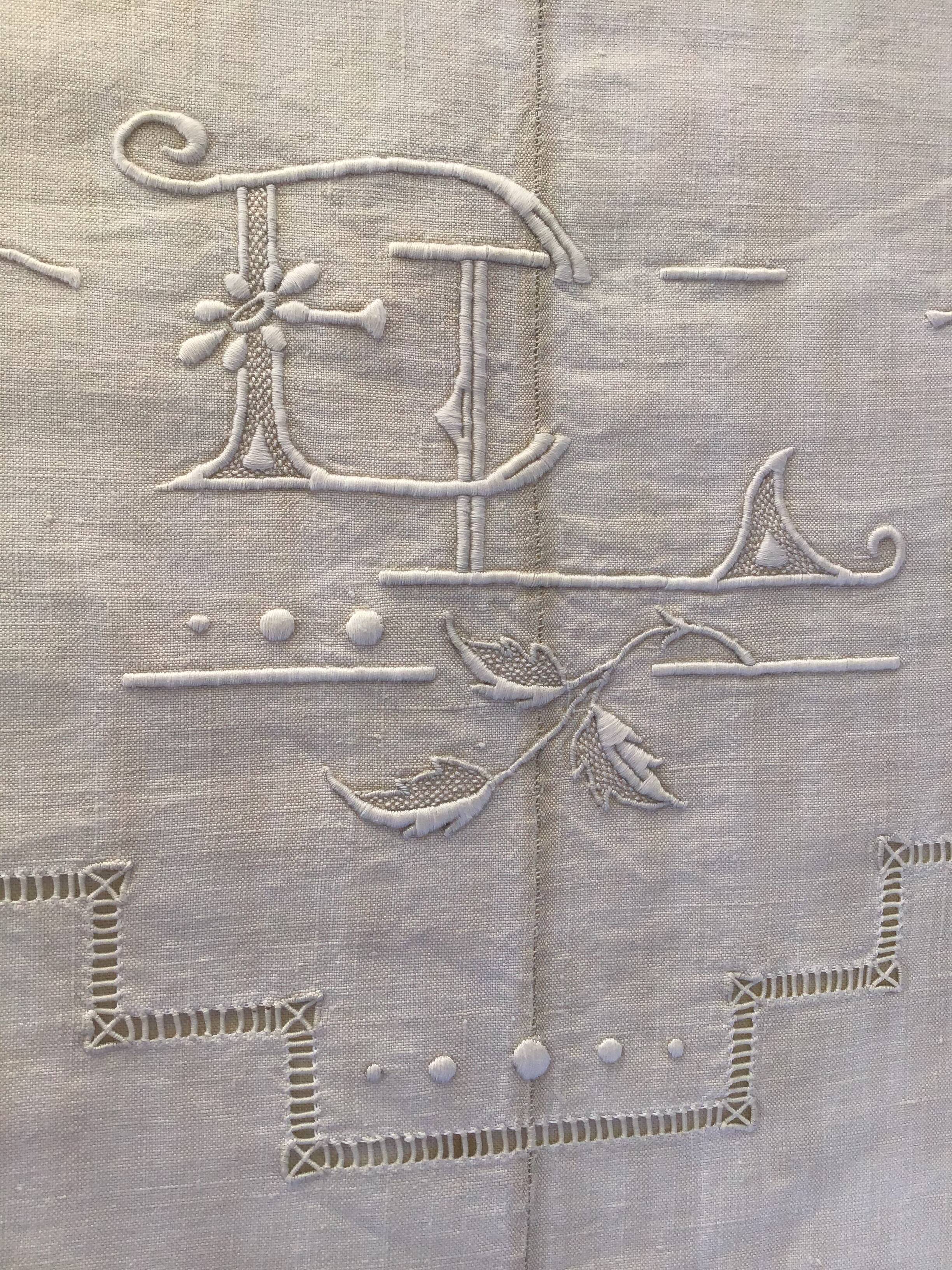 EL drap embroidered hand flowers and day ladder central couture