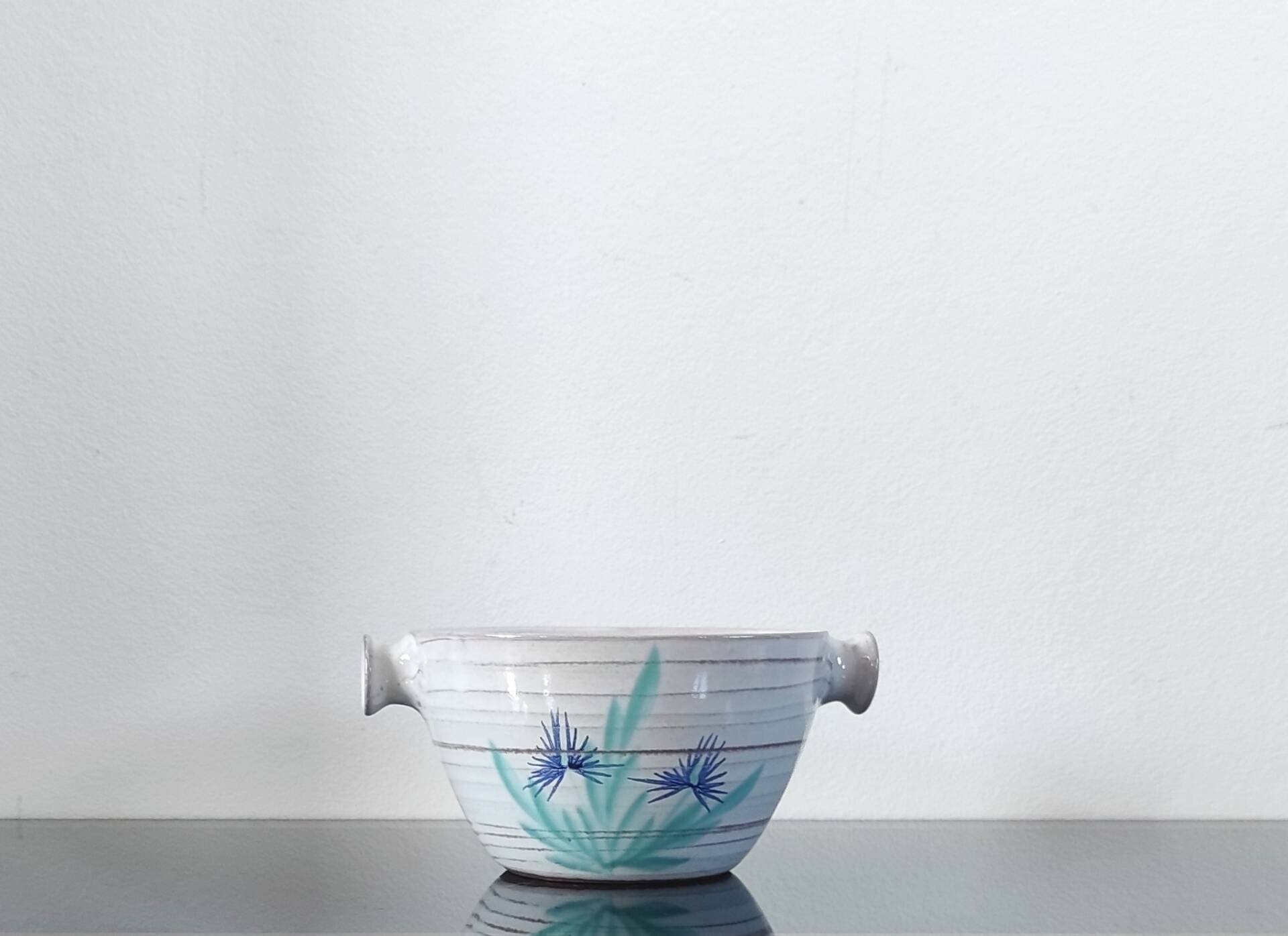 Earthenware bowl with handles in handmade ceramic
