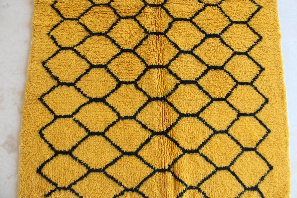 Yellow and Black Rug - 247 x 160 cm