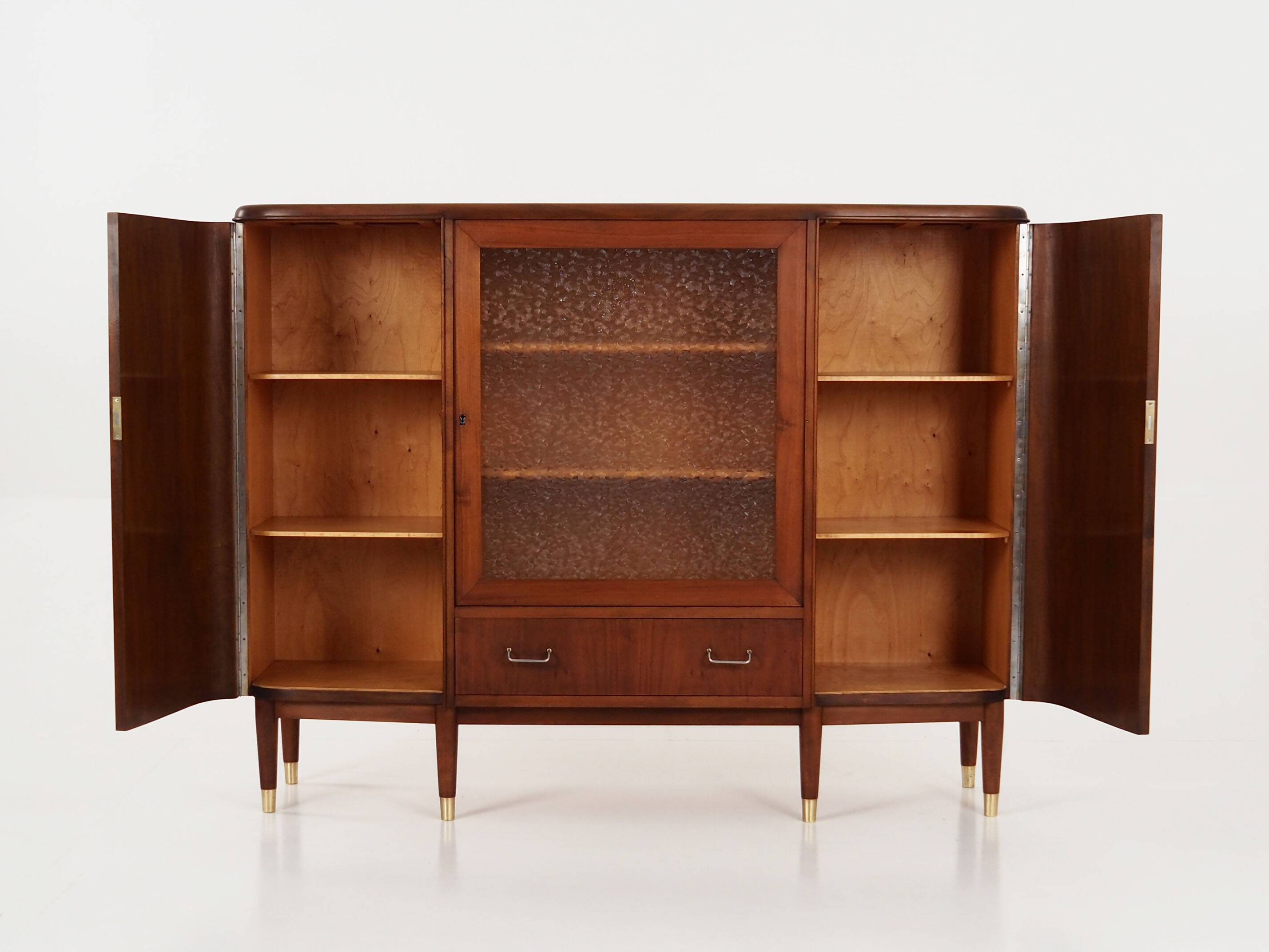 Buffet haut en noyer, design danois, années 1960, production : Danemark