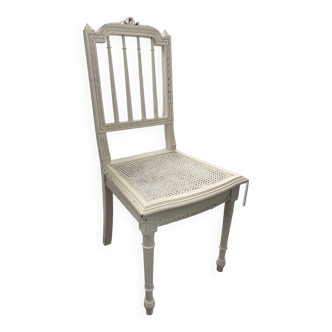 Chaise blanche en bois