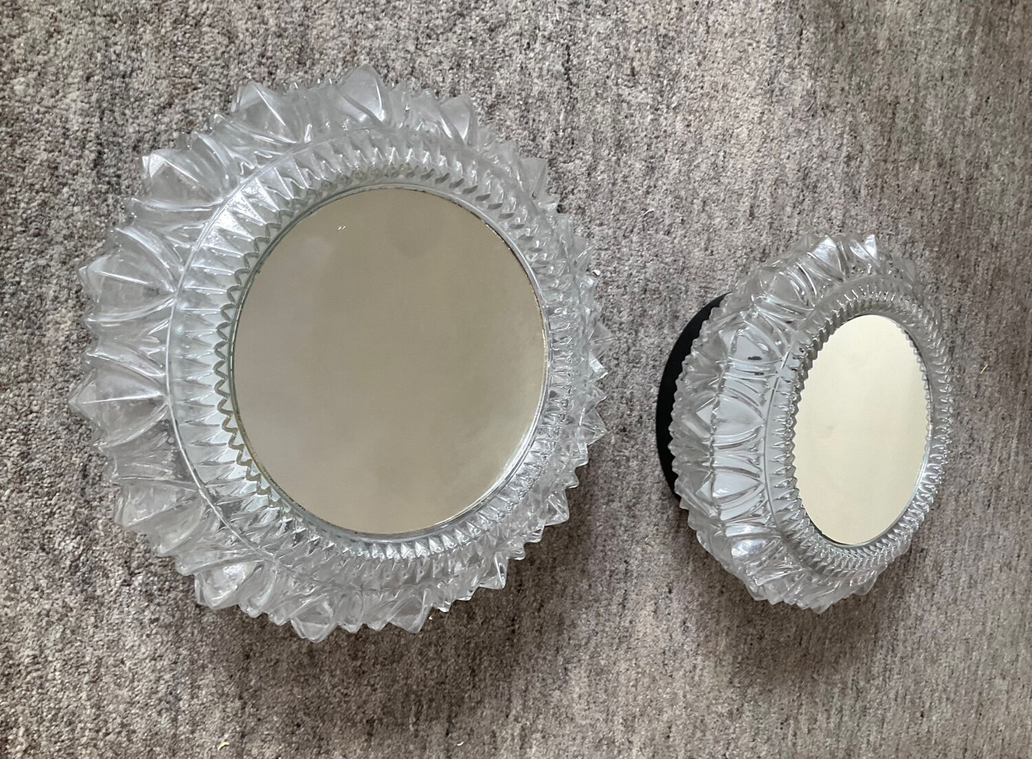Pair of vintage sconces in molded glass 70s
