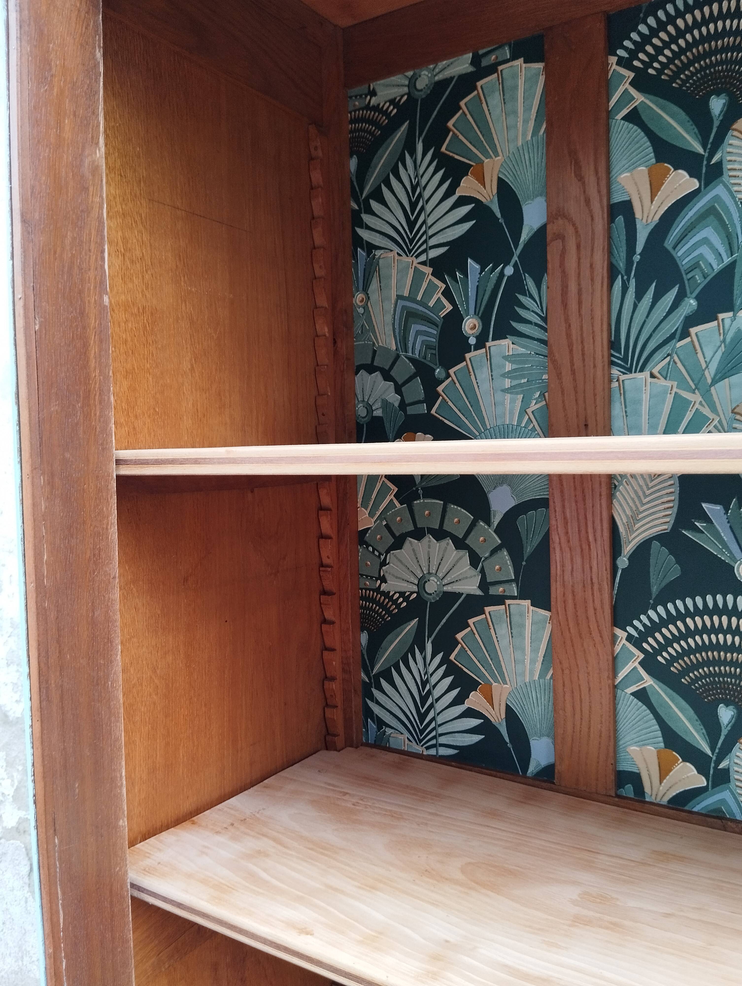 Parisian showcase cabinet year 30