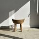 Chaise quadripode assise ronde à petit dossier en manguier naturel monoxyle