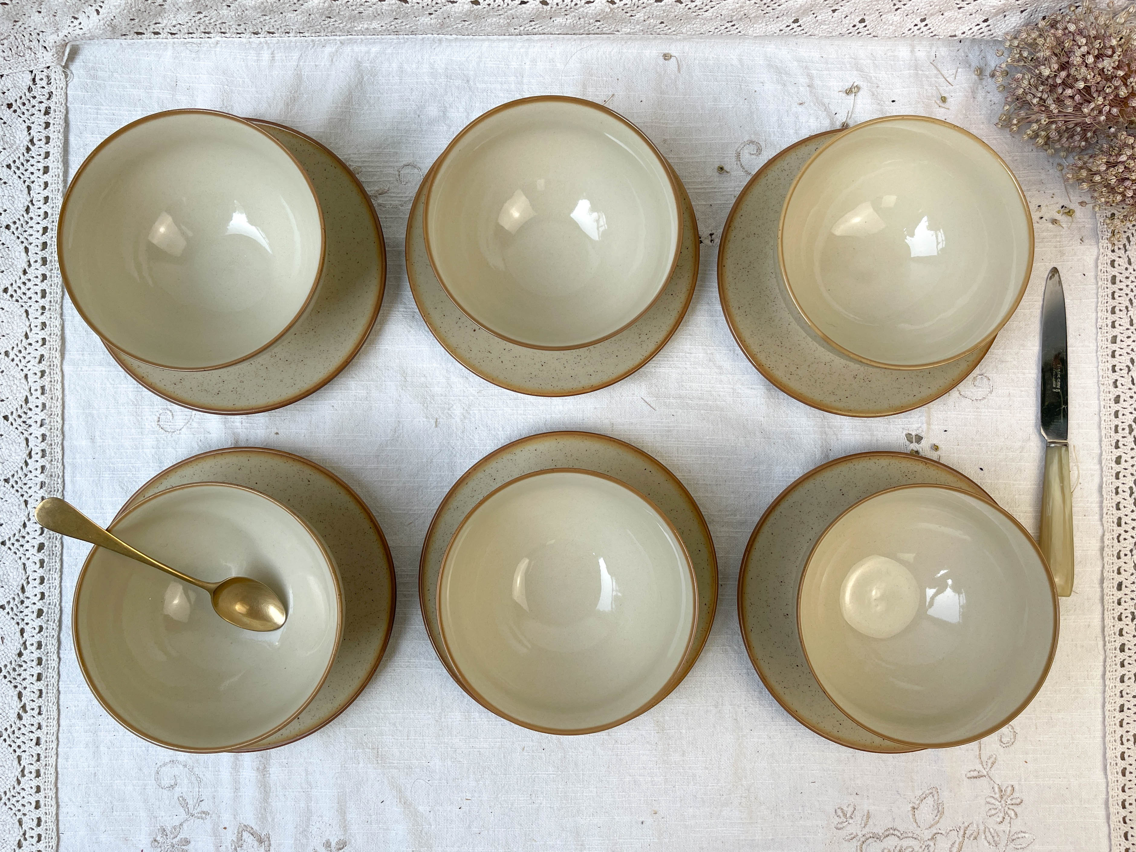6 bols et sous tasses en grès moucheté tulowice
